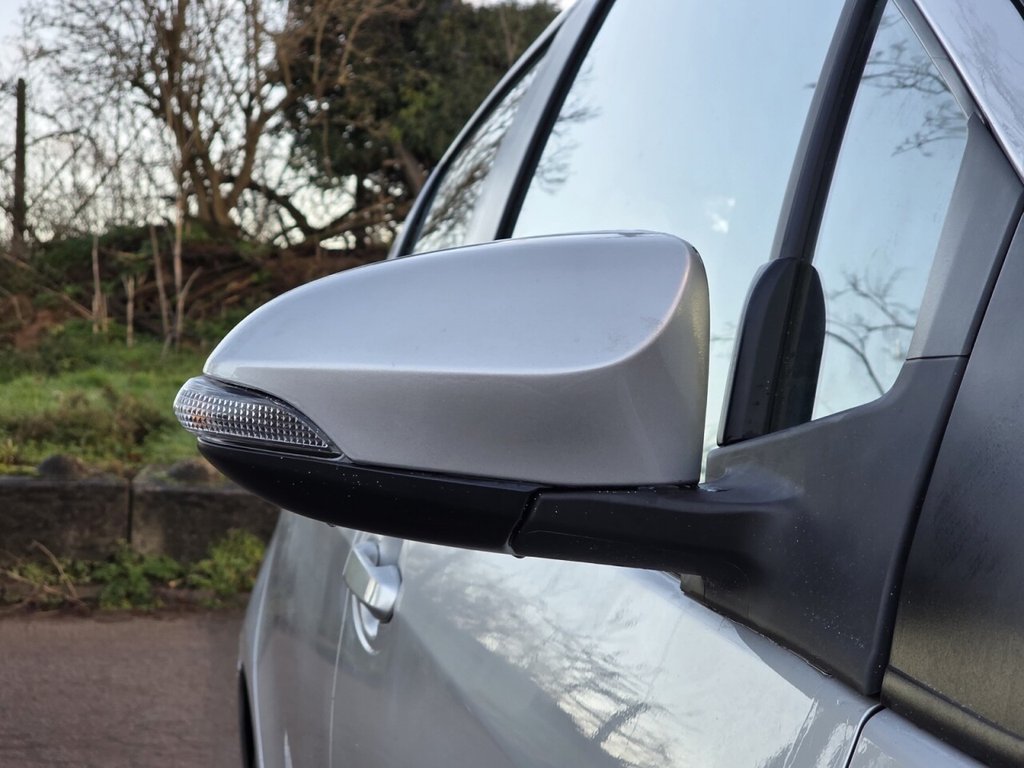 Used Toyota Yaris 2012 for sale - 76820854: Photo 39