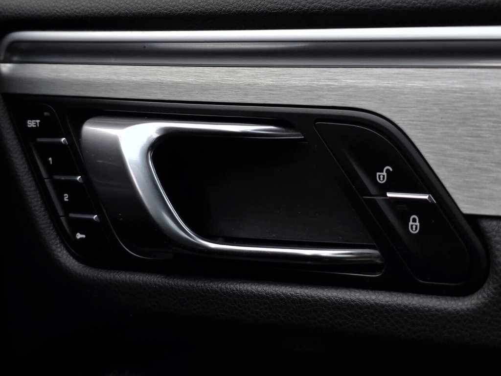 Used Porsche Macan 2018 for sale - 76642250: Photo 15