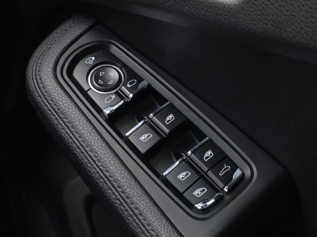 Used Porsche Macan 2018 for sale - 76642250: Photo 16