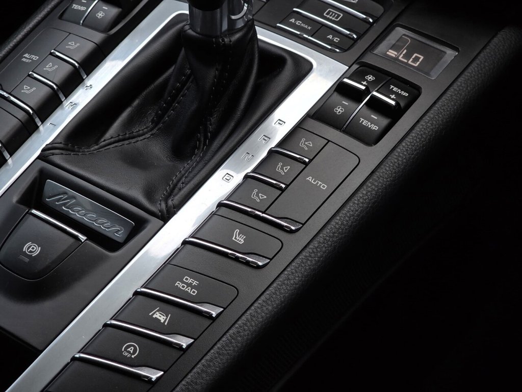 Used Porsche Macan 2018 for sale - 76642250: Photo 18