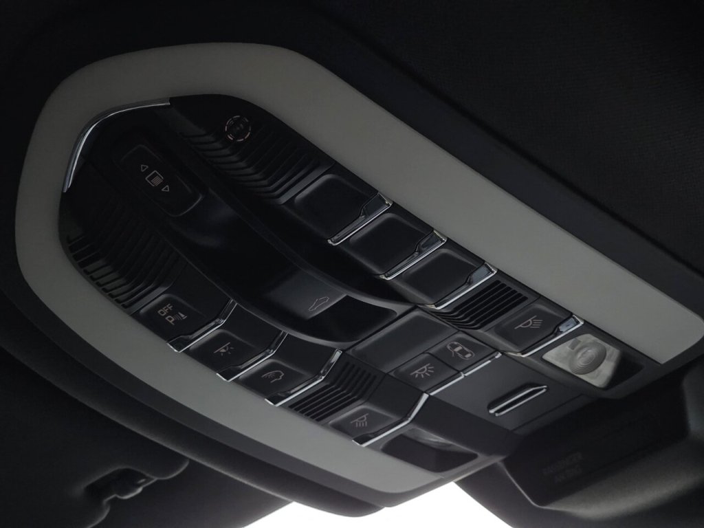 Used Porsche Macan 2018 for sale - 76642250: Photo 28