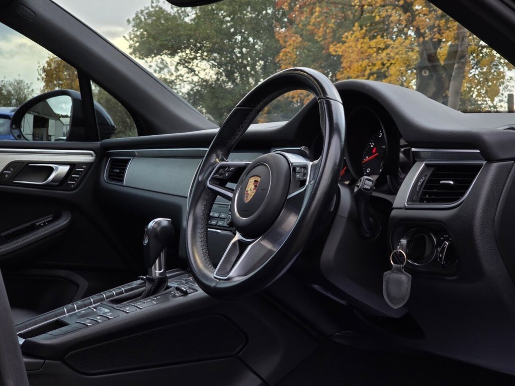 Used Porsche Macan 2018 for sale - 76642250: Photo 41