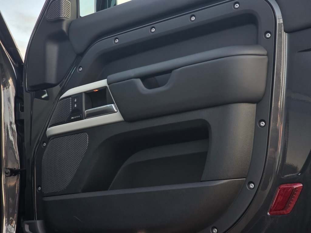 Used Land Rover Defender 90 2023 for sale - 77706151: Photo 25