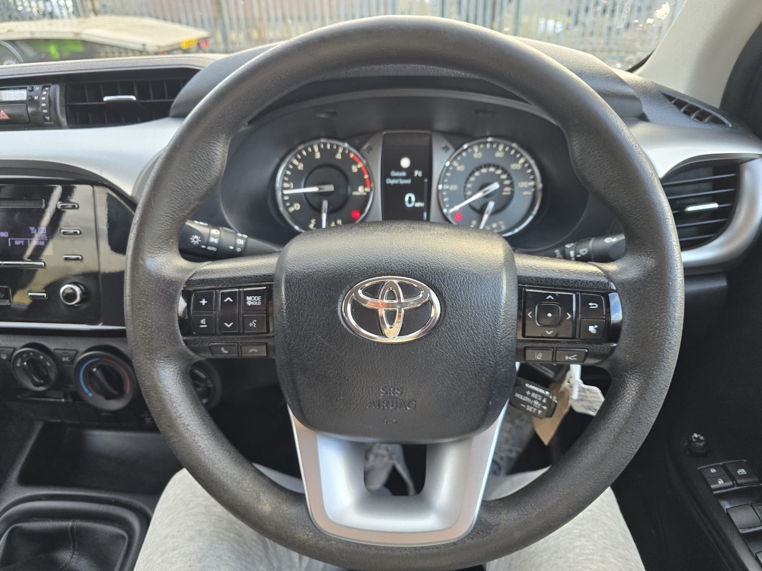 Used Toyota Hilux 2021 for sale - 76794804: Photo 9
