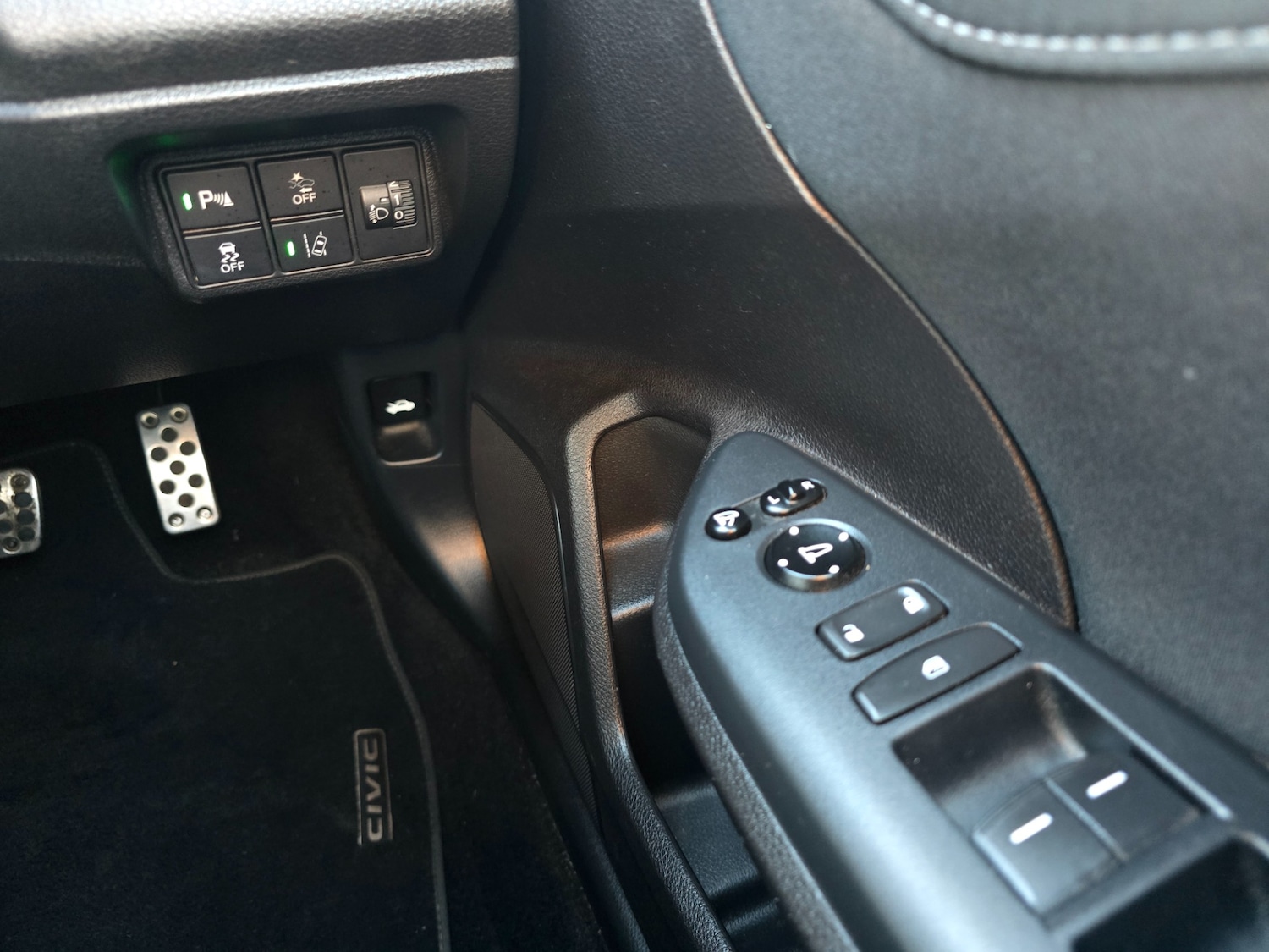 Used Honda Civic 2018 for sale - 77664980: Photo 12