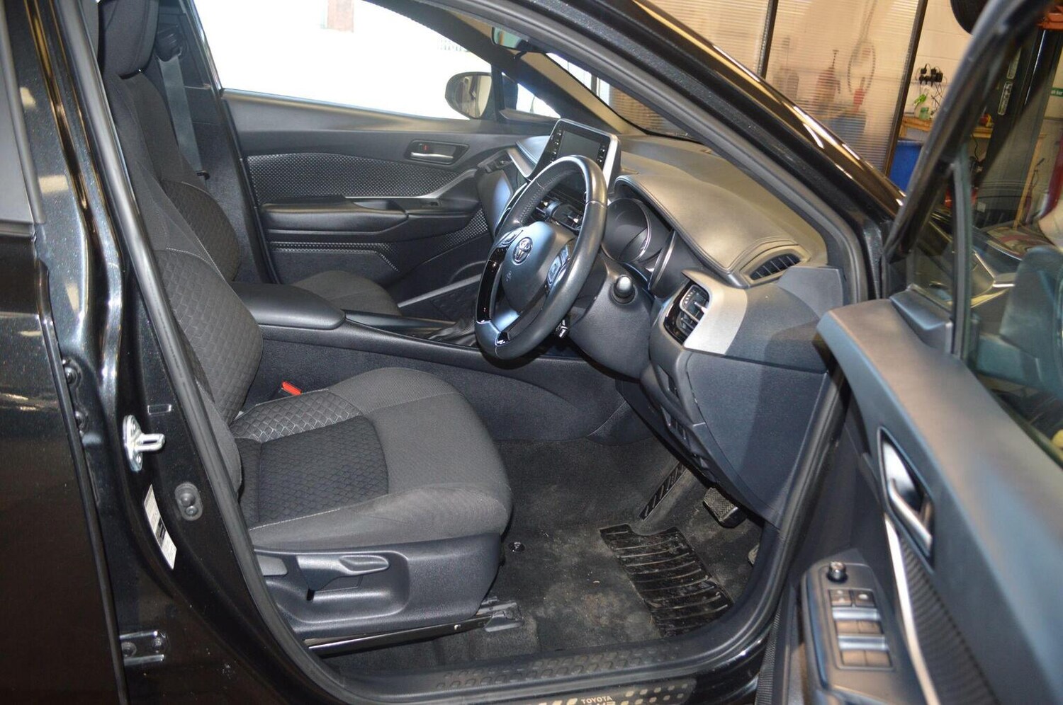 Used Toyota C-HR 2021 for sale - 77953936: Photo 11