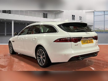 Used Jaguar XF 2019 for sale - 76924448: Photo