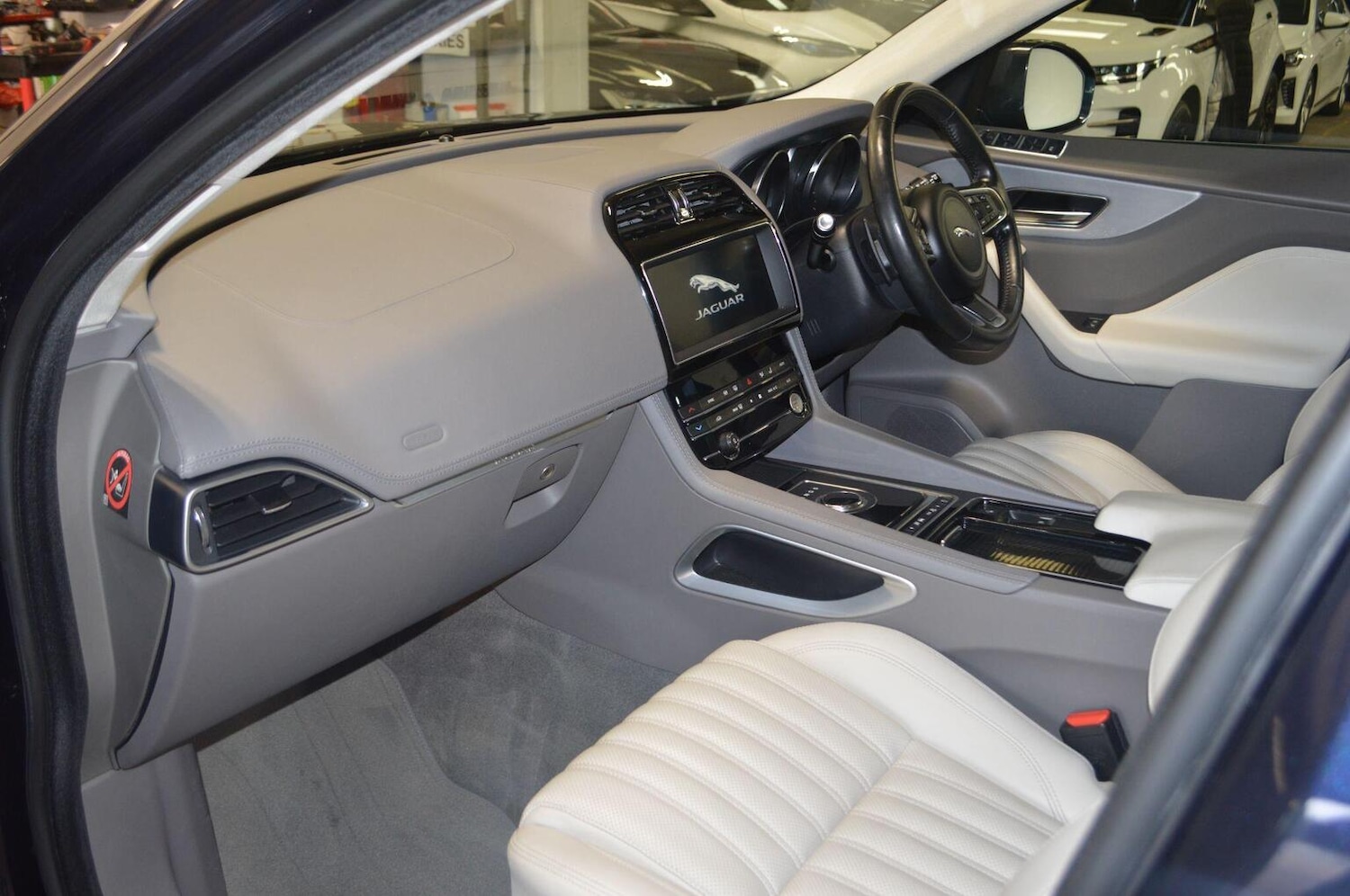 Used Jaguar F-Pace 2018 for sale - 76107298: Photo 11