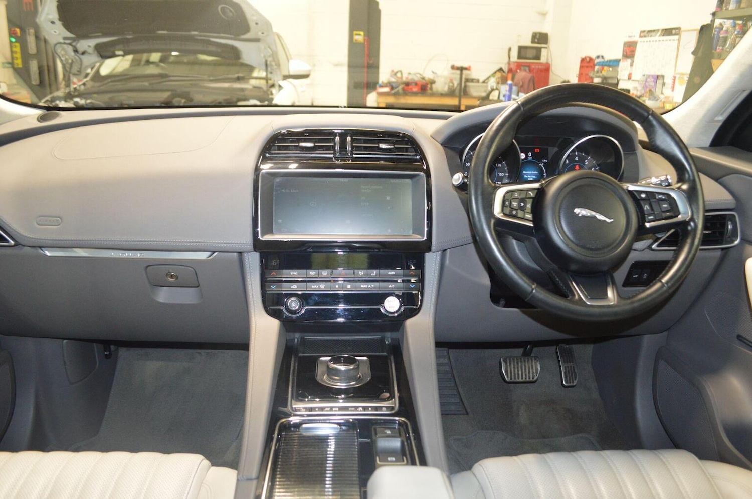 Used Jaguar F-Pace 2018 for sale - 76107298: Photo 14