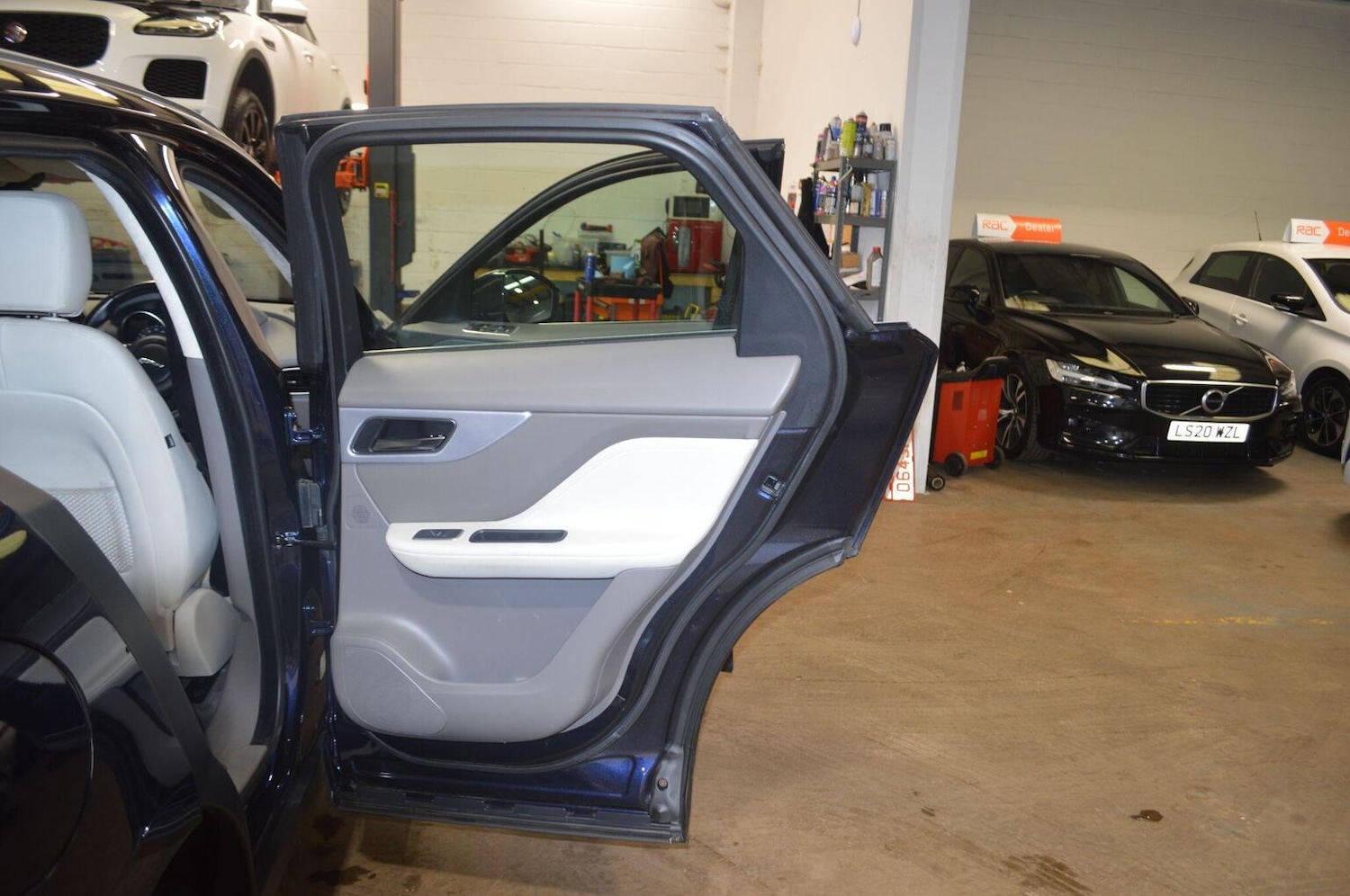 Used Jaguar F-Pace 2018 for sale - 76107298: Photo 48