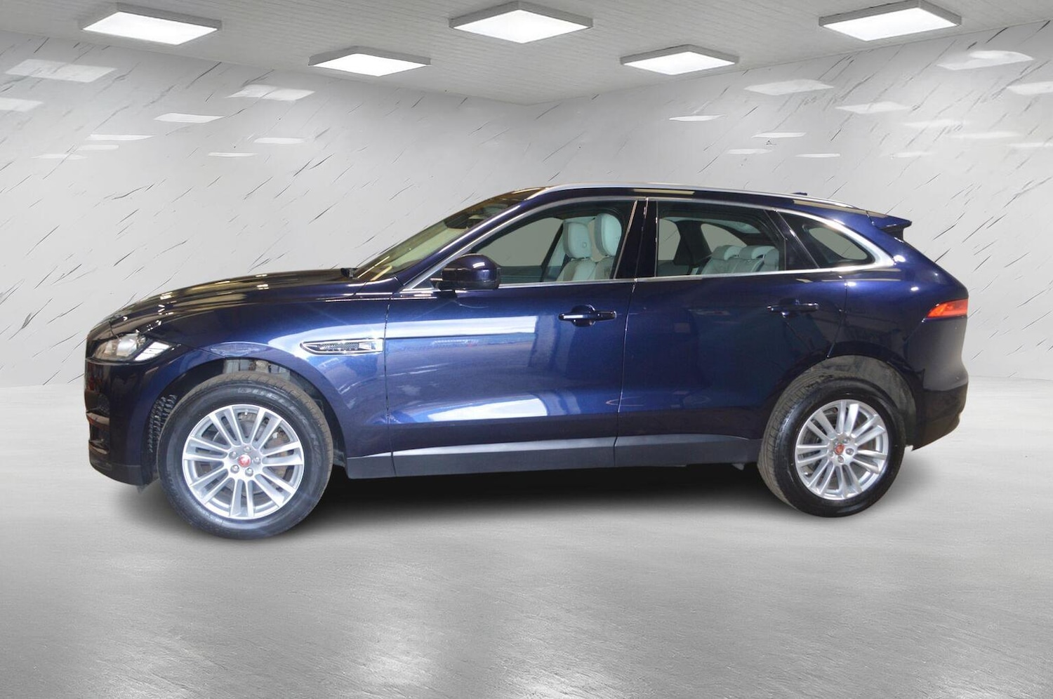 Used Jaguar F-Pace 2018 for sale - 76107298: Photo 9