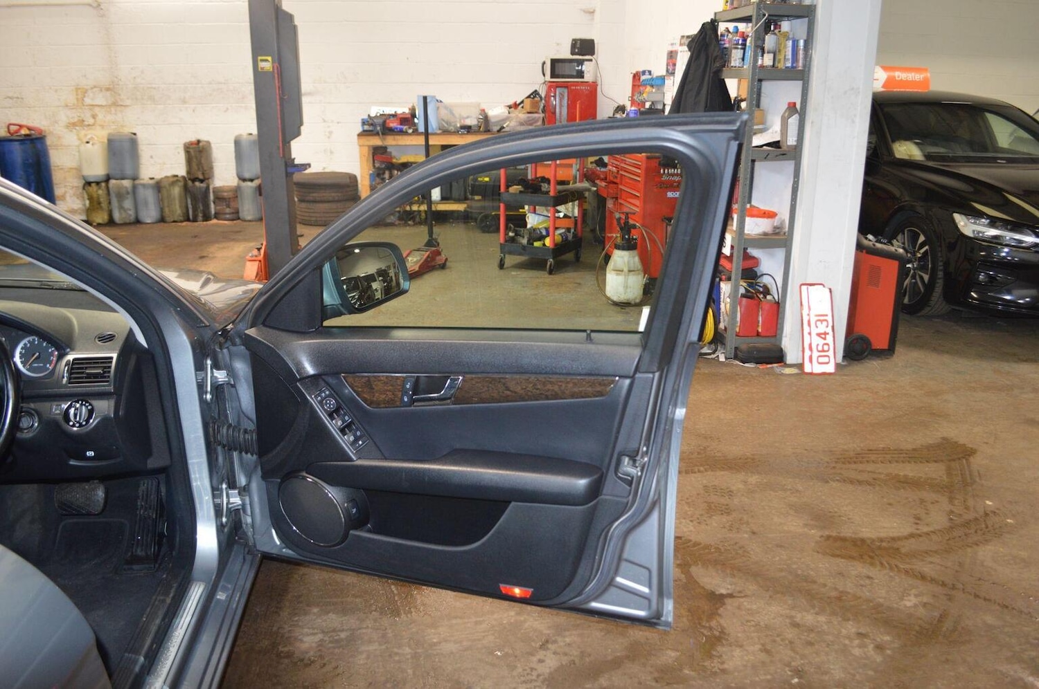 Used Mercedes-Benz C-Class 2008 for sale - 76128868: Photo 32