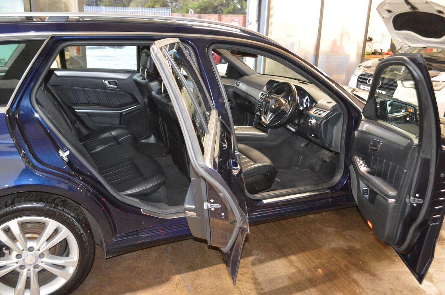 Used Mercedes-Benz E Class 2015 for sale - 77303580: Photo 29