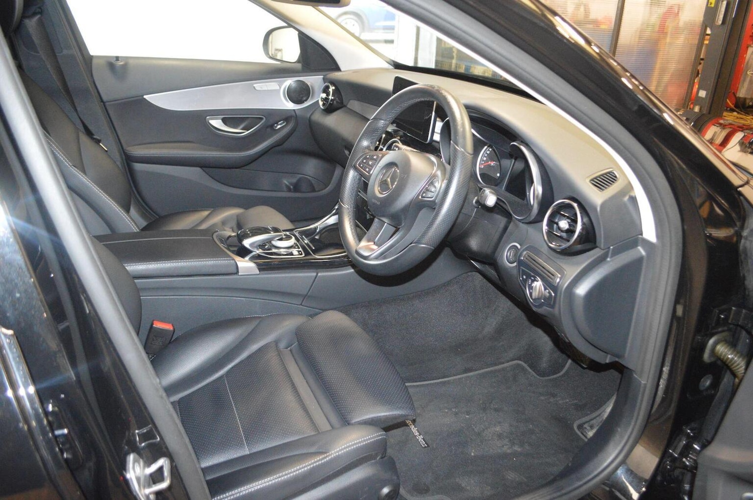 Used Mercedes-Benz C-Class 2017 for sale - 76120217: Photo 13