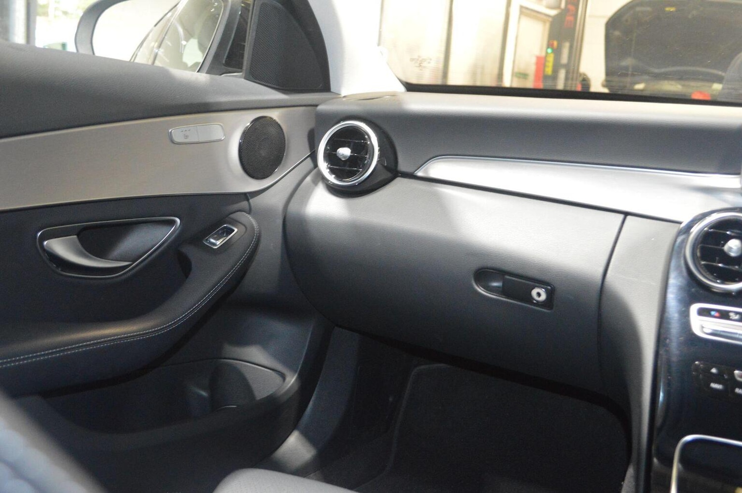 Used Mercedes-Benz C-Class 2017 for sale - 76120217: Photo 17