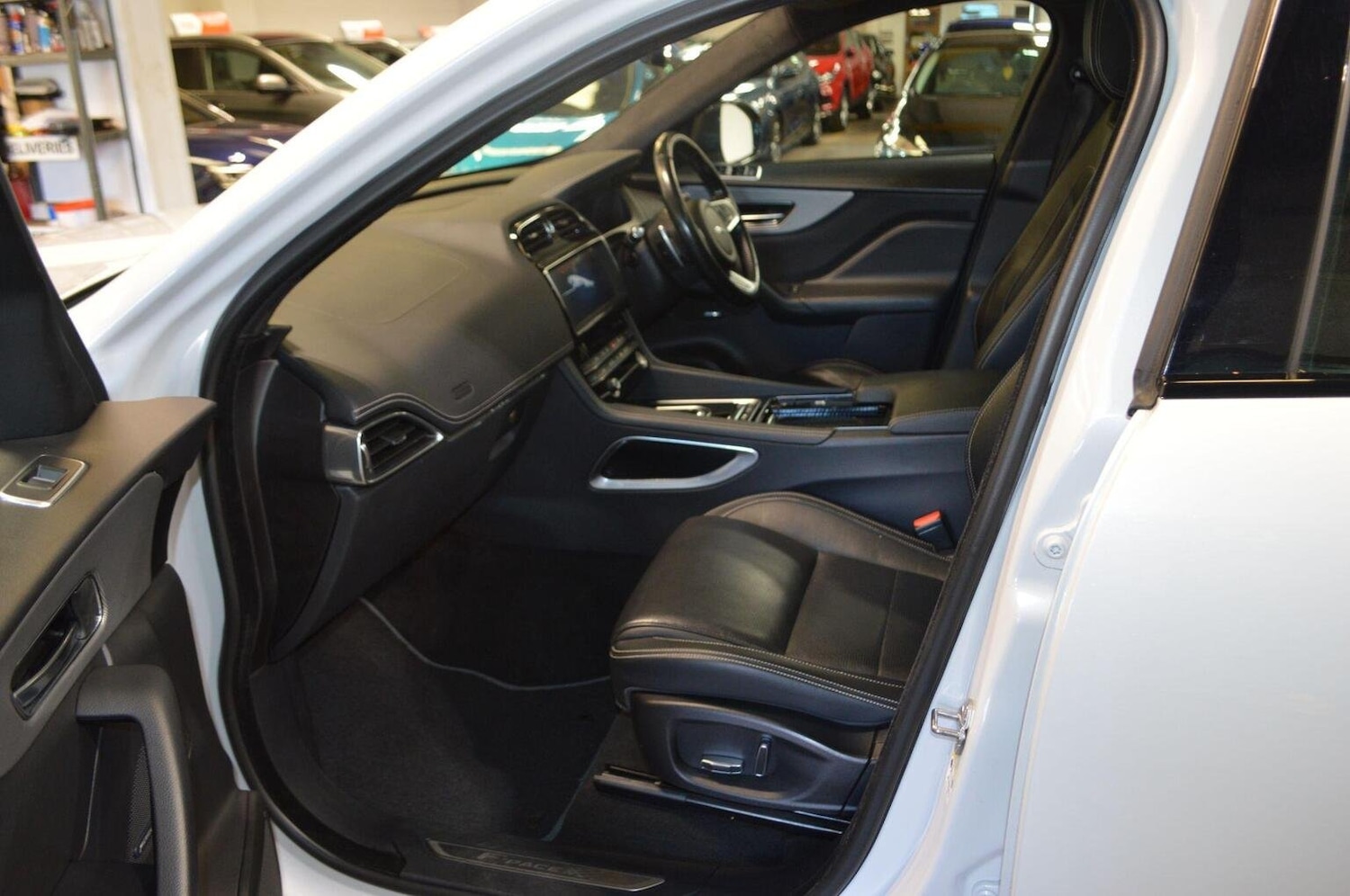 Used Jaguar F-Pace 2019 for sale - 75999913: Photo 13