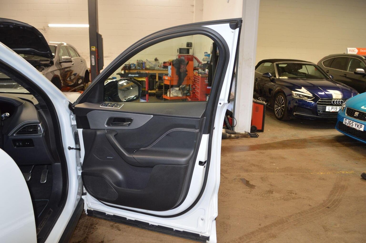 Used Jaguar F-Pace 2019 for sale - 75999913: Photo 32