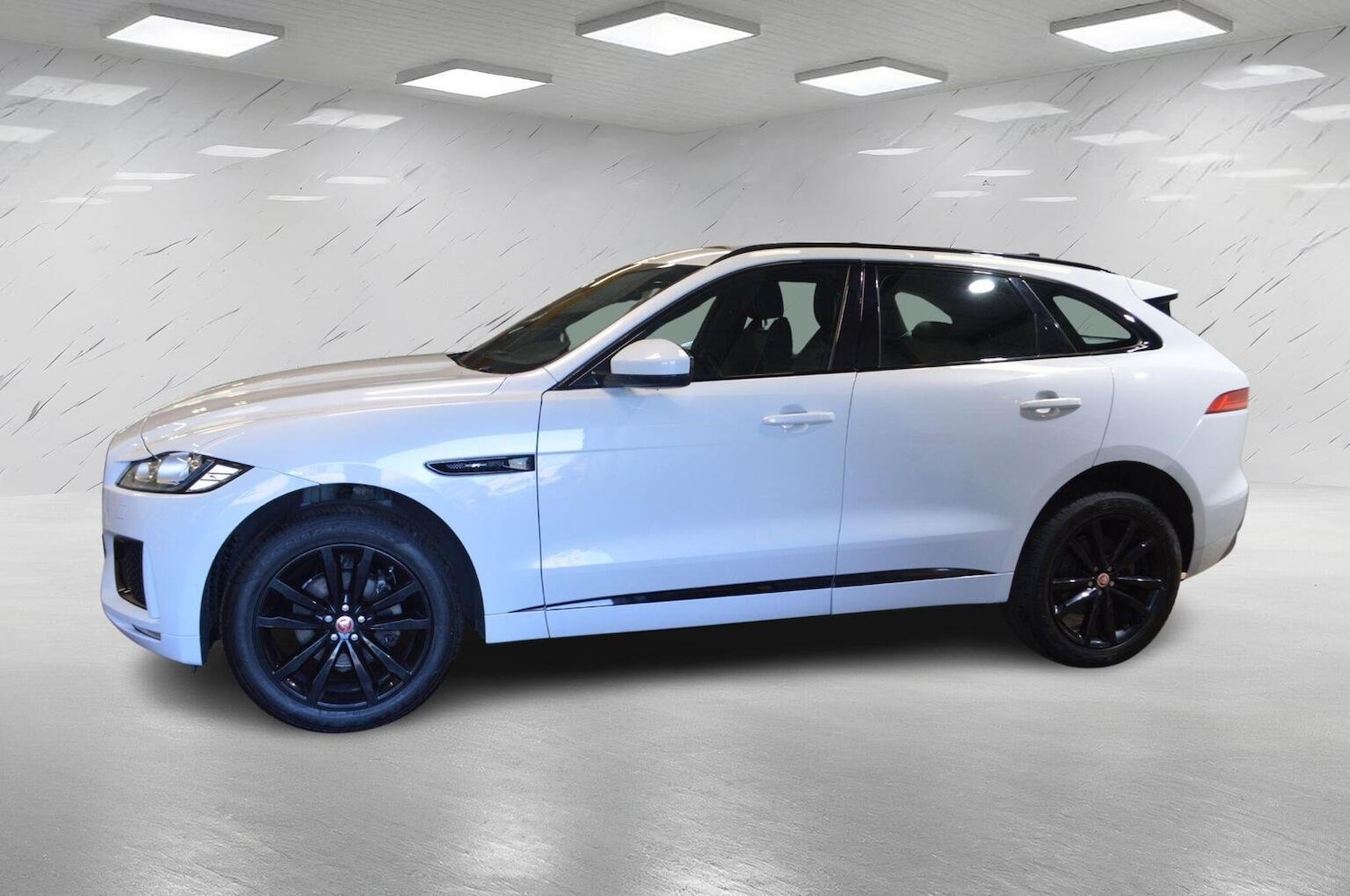 Used Jaguar F-Pace 2019 for sale - 75999913: Photo 9
