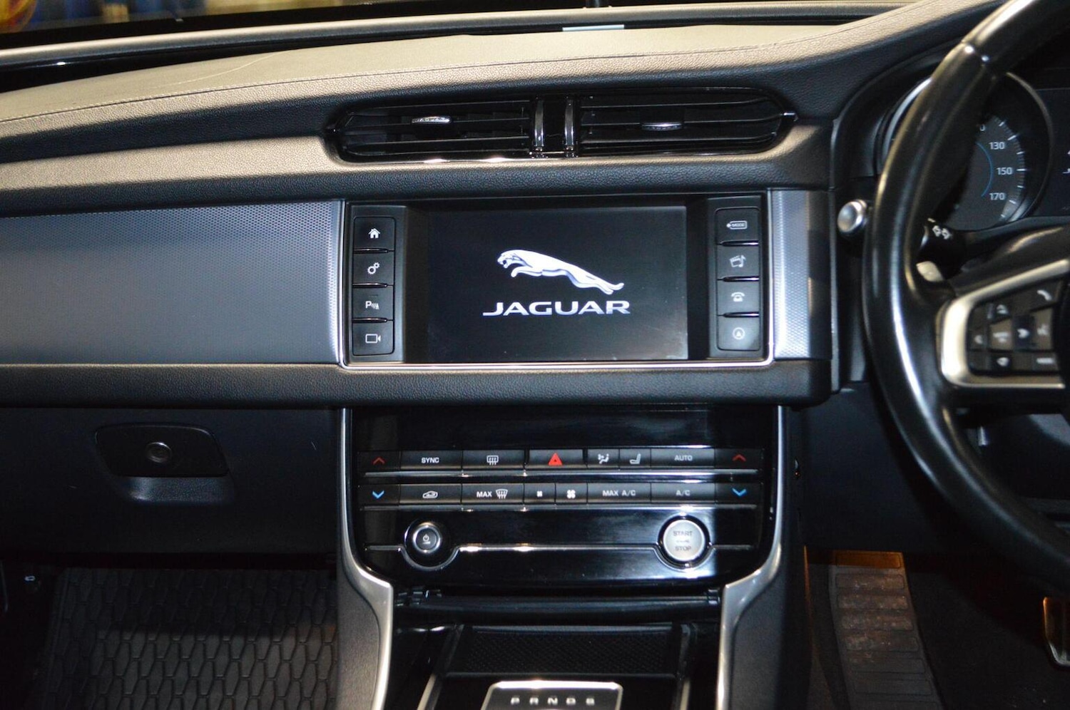 Used Jaguar XF 2018 for sale - 77154353: Photo 15