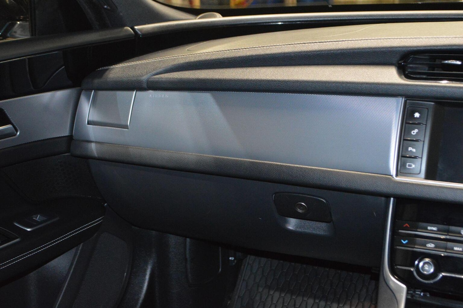 Used Jaguar XF 2018 for sale - 77154353: Photo 16