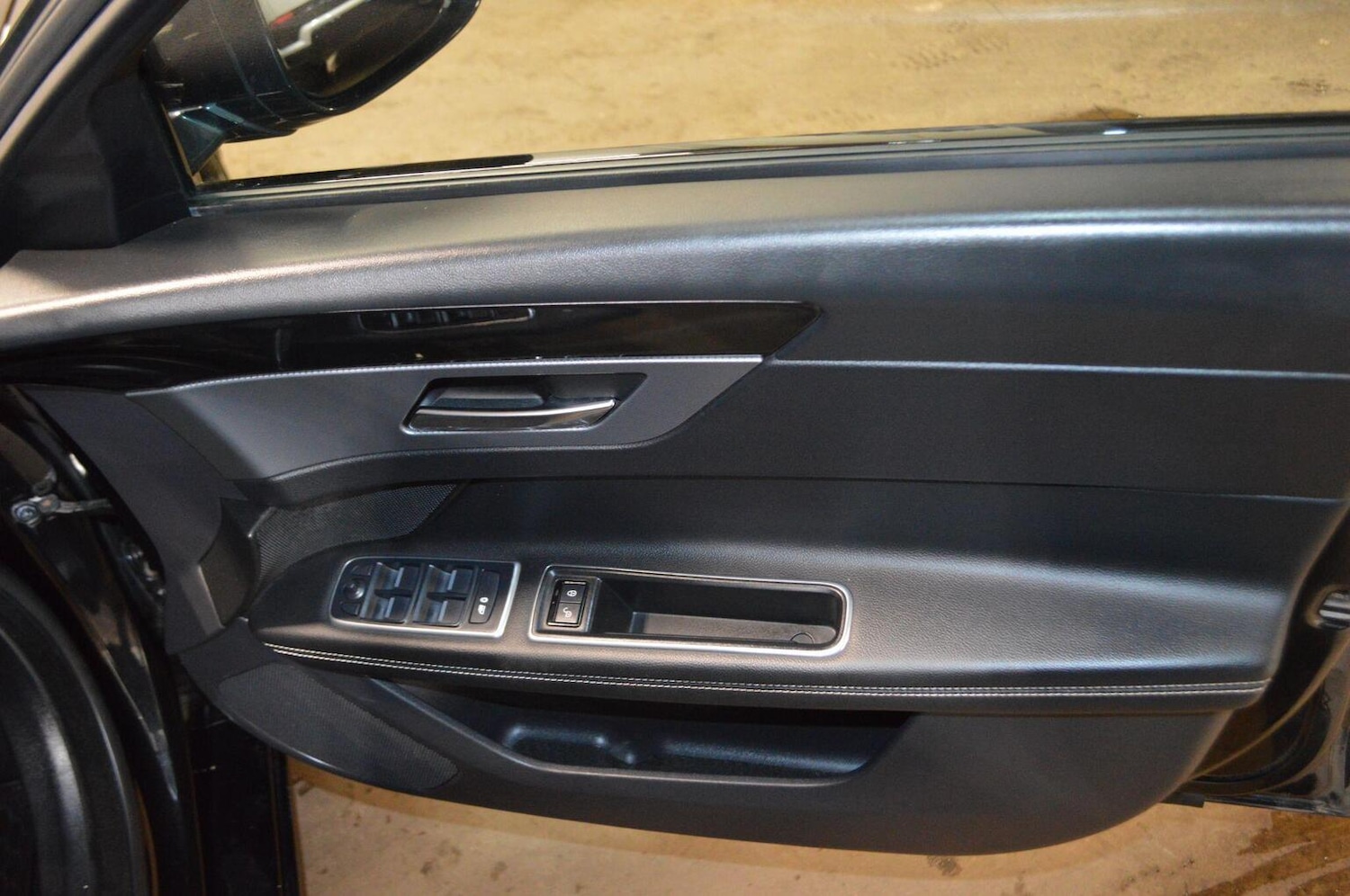 Used Jaguar XF 2018 for sale - 77154353: Photo 29