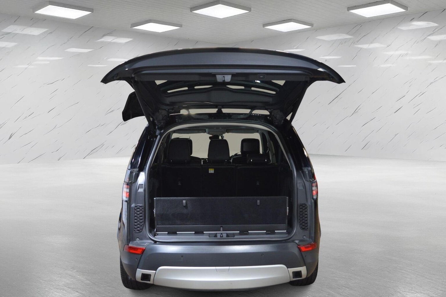 Used Land Rover Discovery 2018 for sale - 77921429: Photo 10