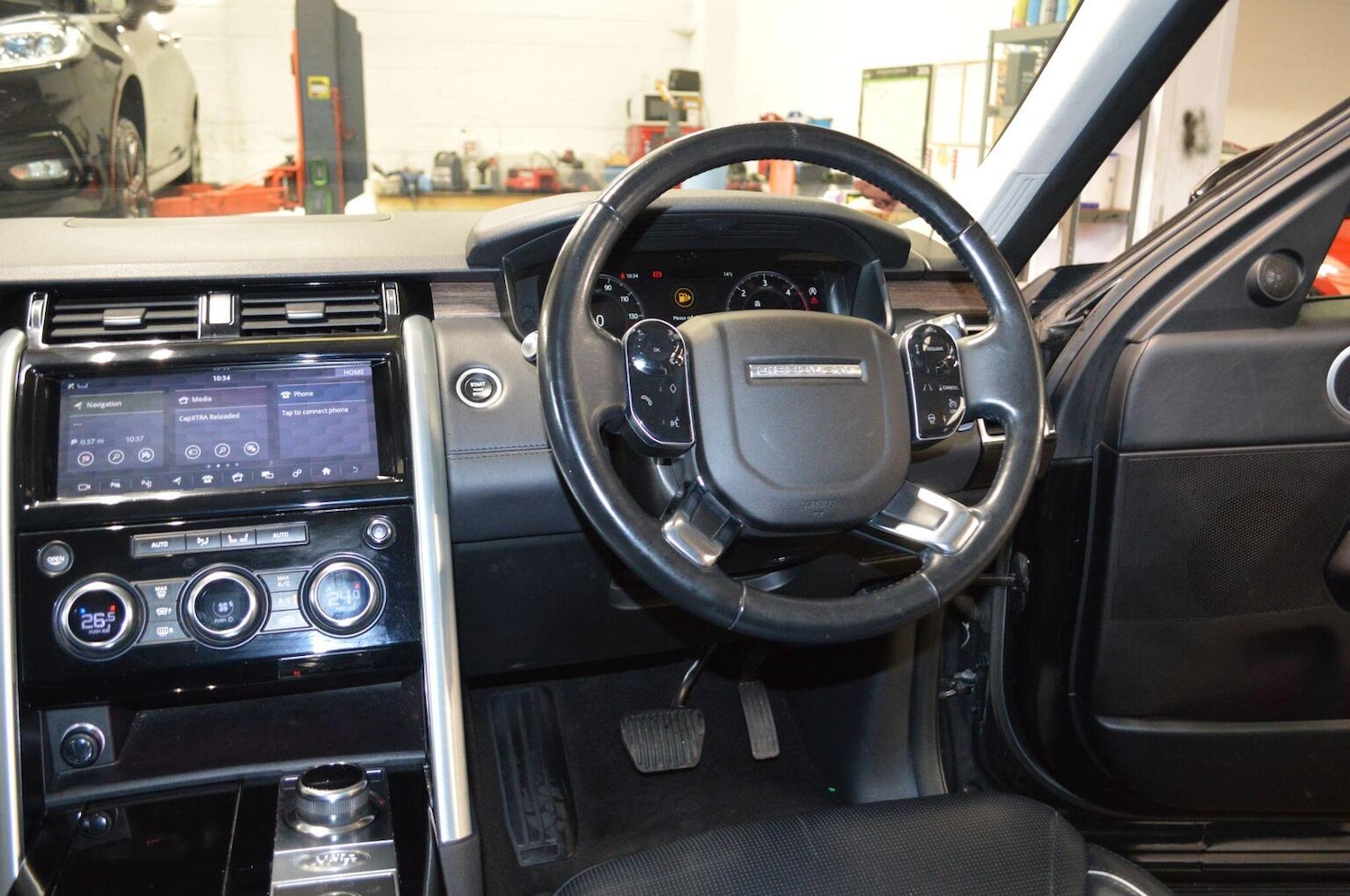 Used Land Rover Discovery 2018 for sale - 77921429: Photo 14