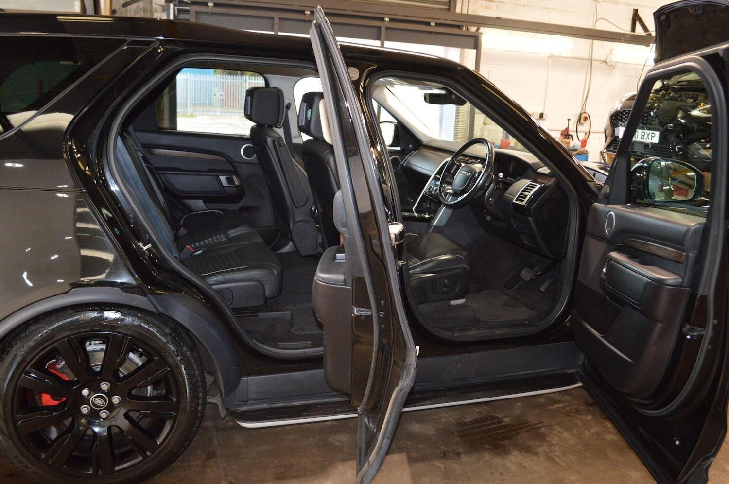 Used Land Rover Discovery 2018 for sale - 77921429: Photo 25