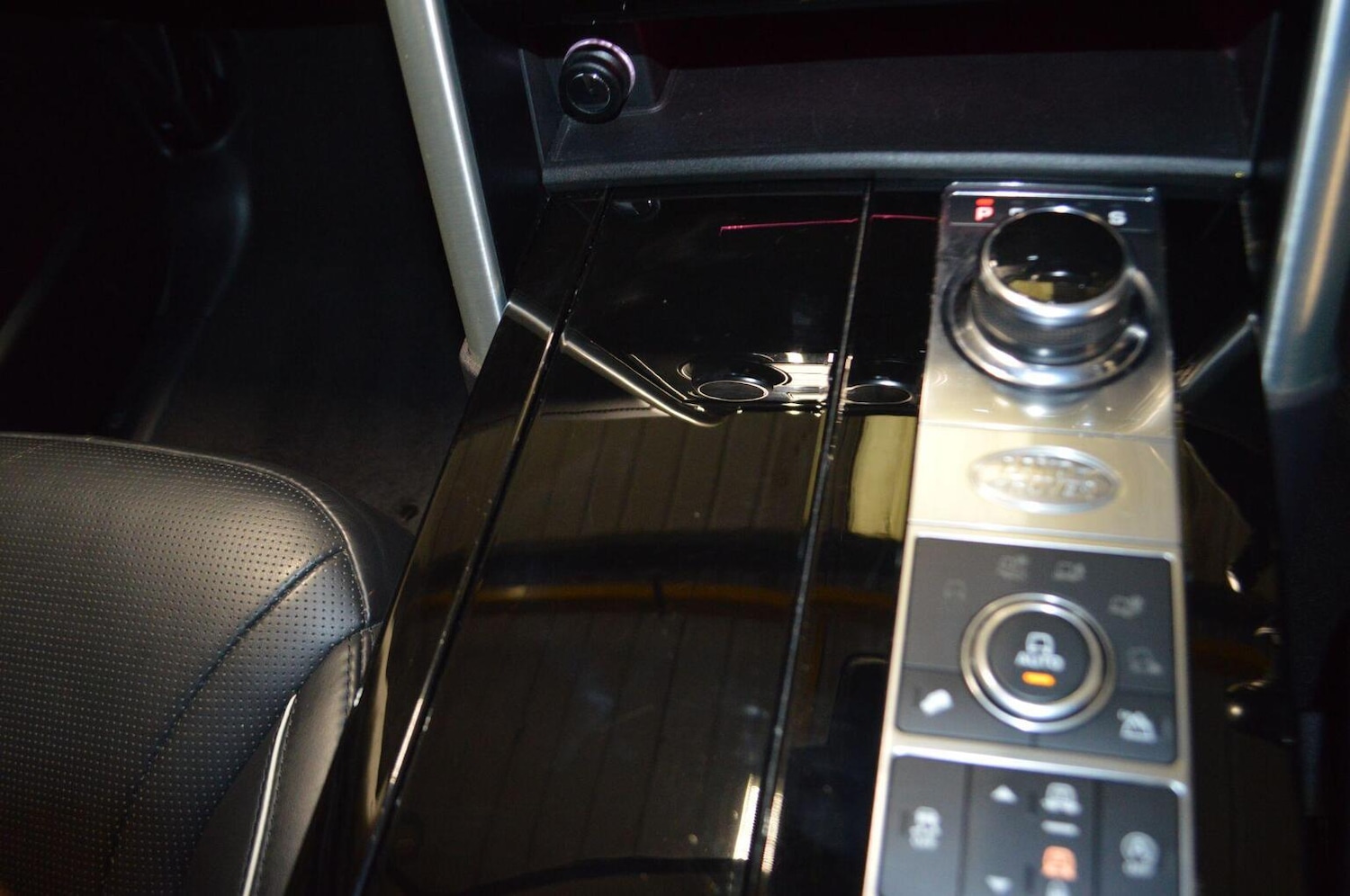 Used Land Rover Discovery 2018 for sale - 77921429: Photo 40