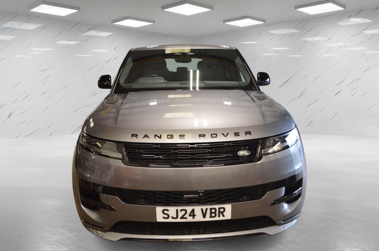 Used Land Rover Range Rover Sport 2024 for sale - 77385273: Photo 2