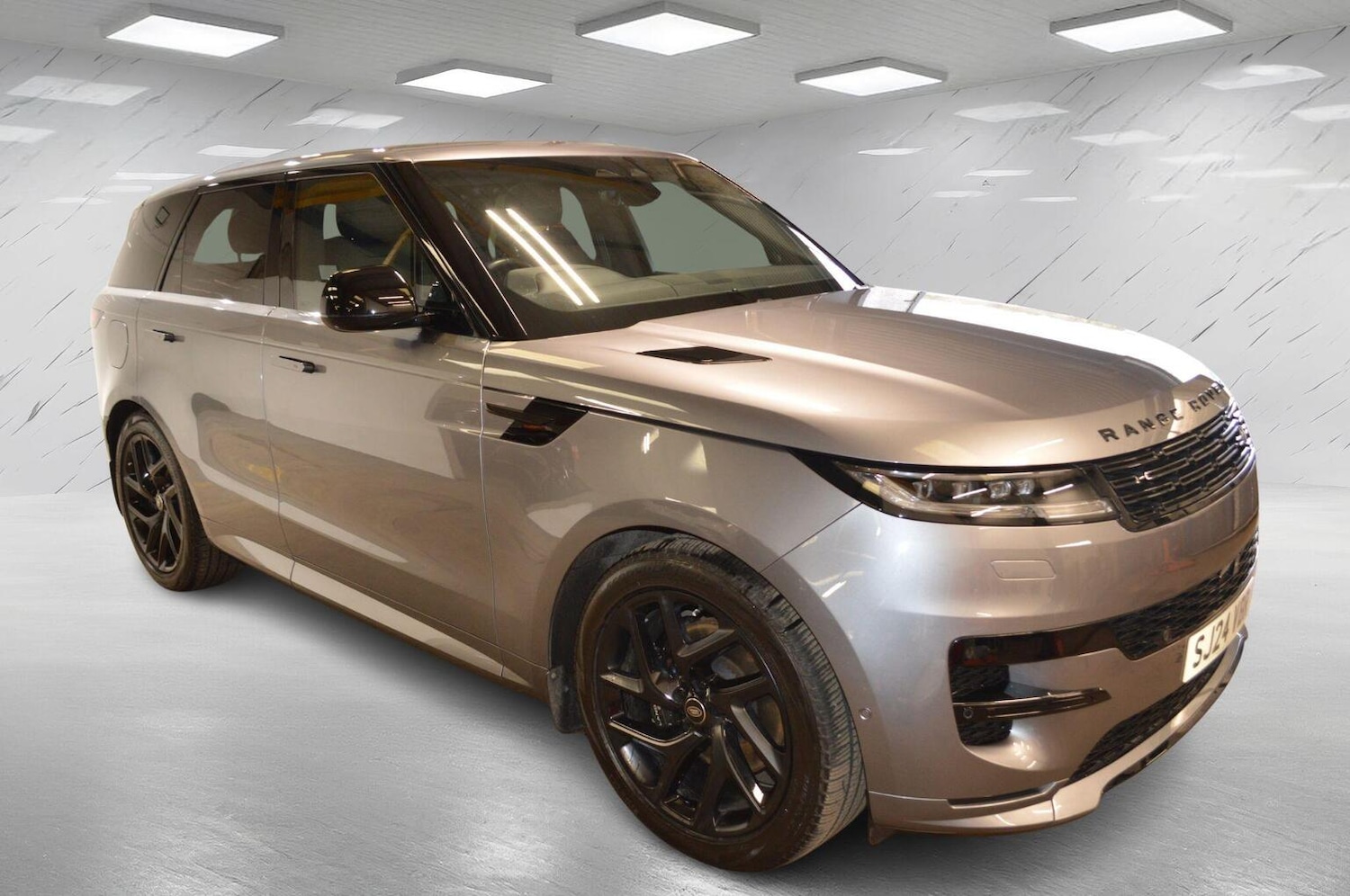 Used Land Rover Range Rover Sport 2024 for sale - 77385273: Photo 4