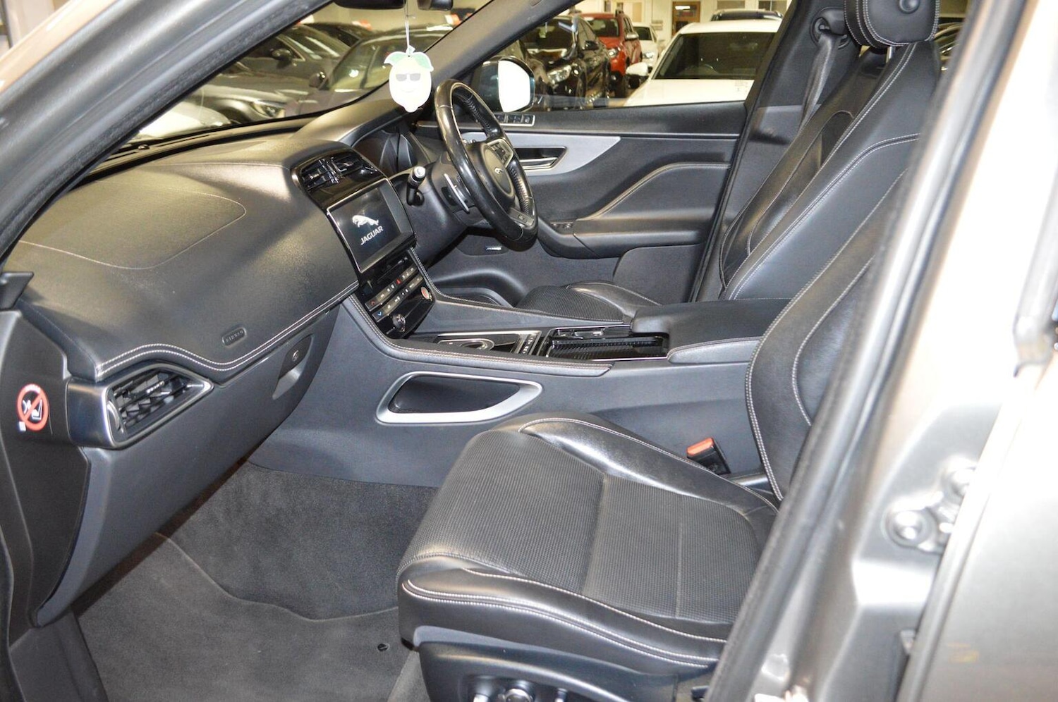 Used Jaguar F-Pace 2017 for sale - 76712360: Photo 13