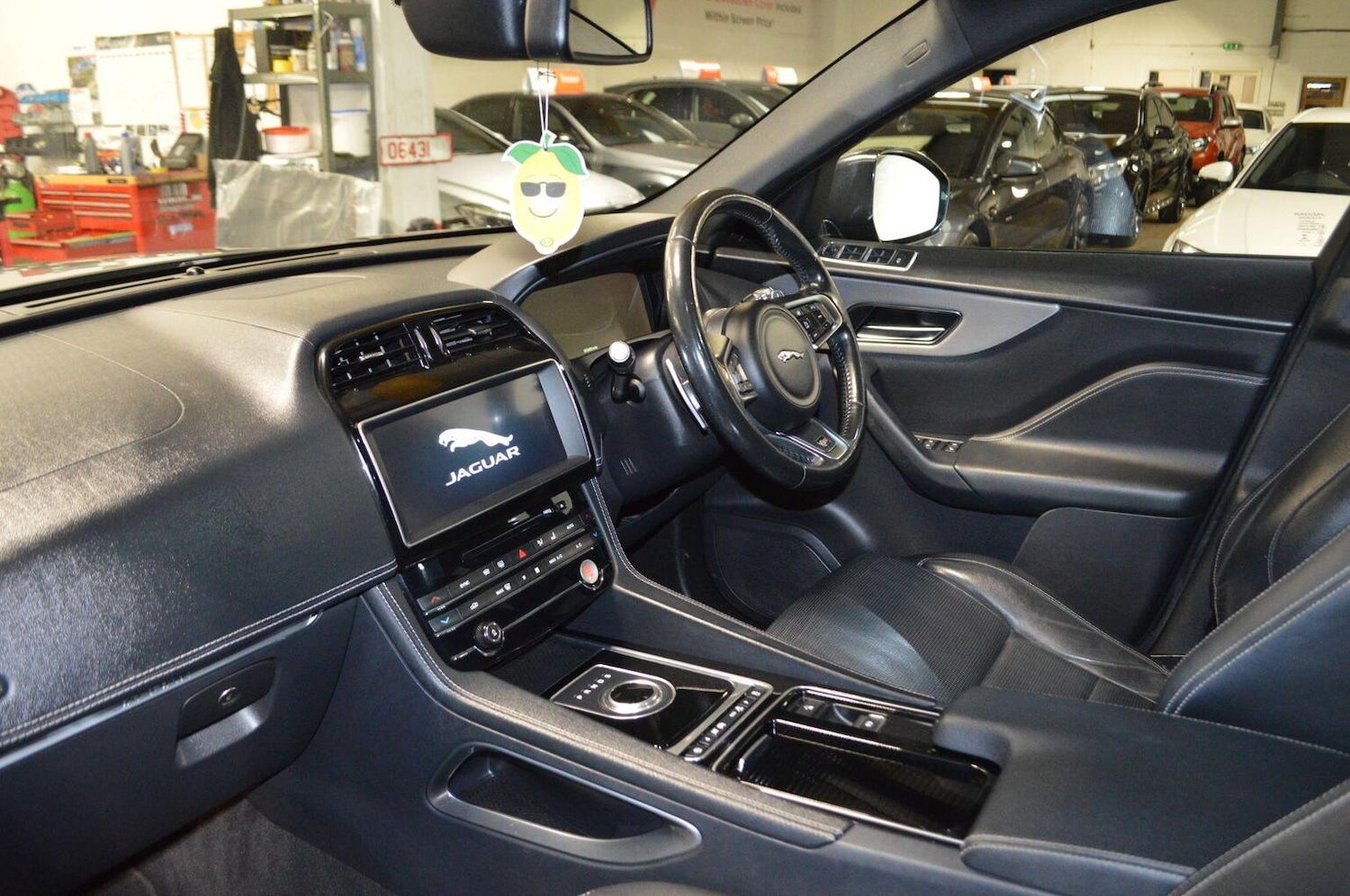 Used Jaguar F-Pace 2017 for sale - 76712360: Photo 14