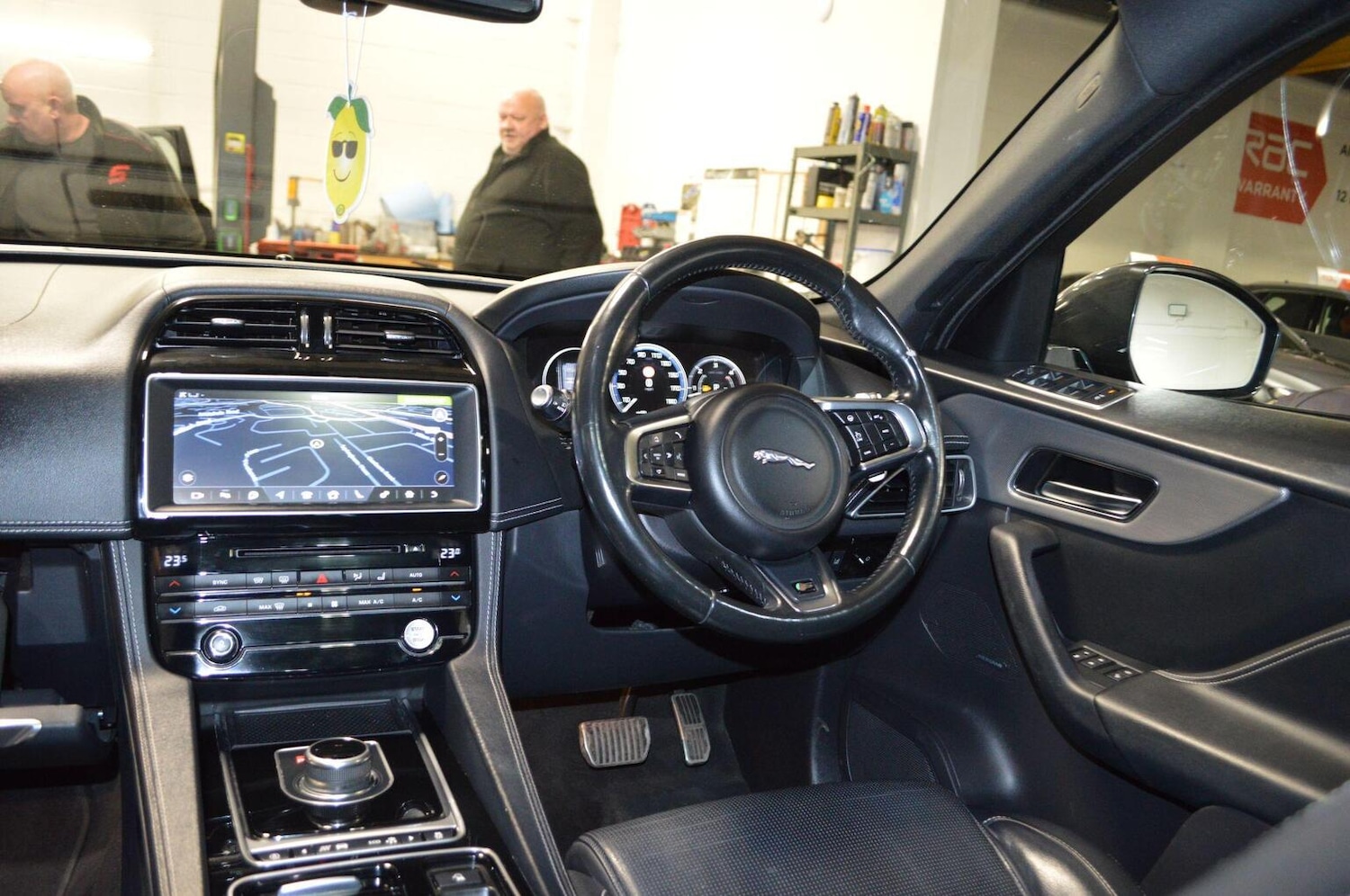 Used Jaguar F-Pace 2017 for sale - 76712360: Photo 15