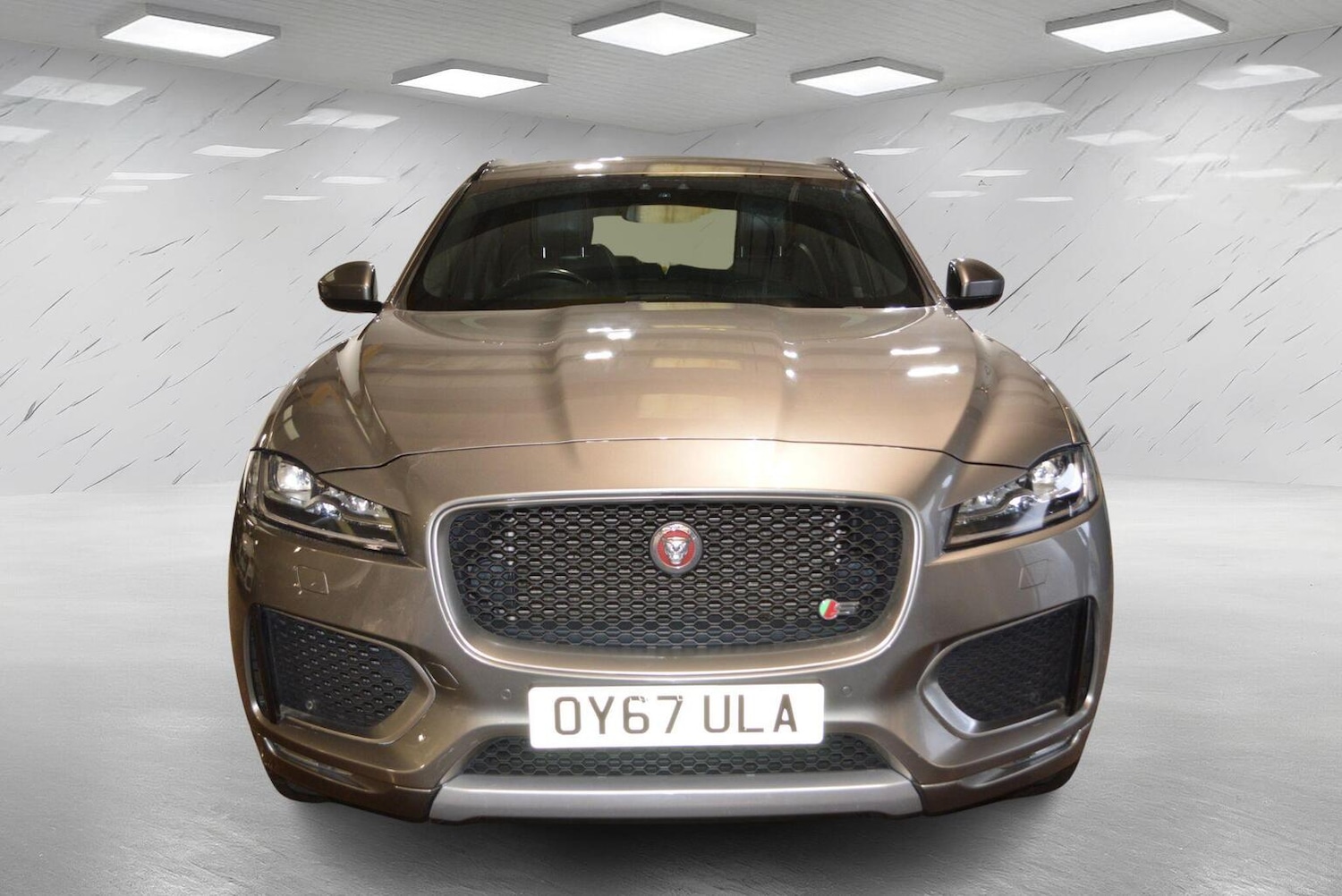 Used Jaguar F-Pace 2017 for sale - 76712360: Photo 2