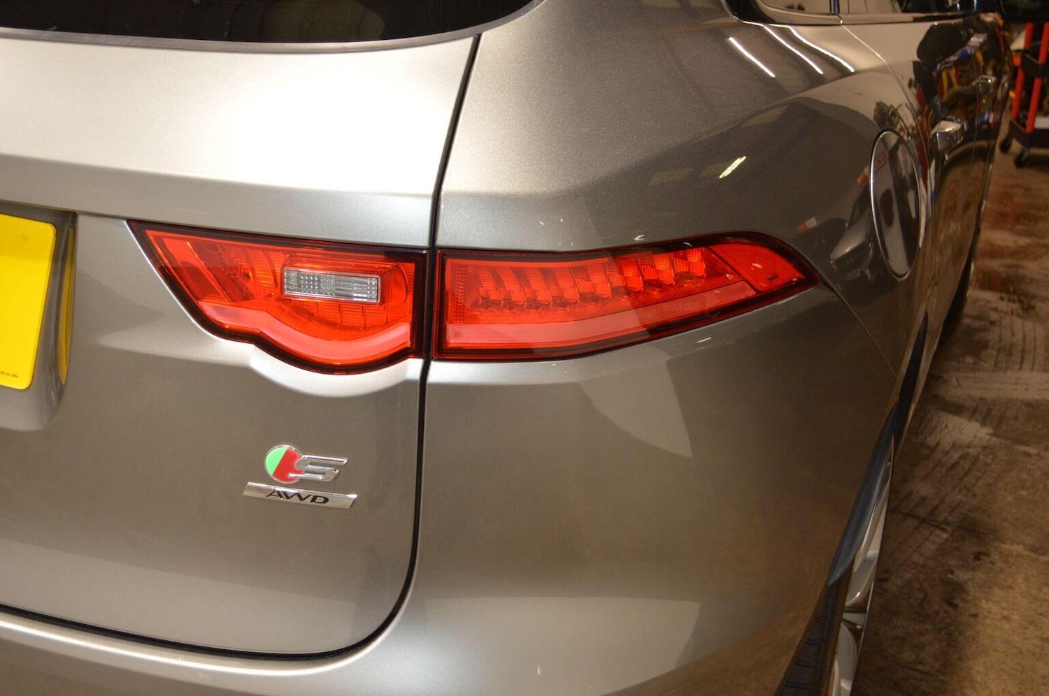 Used Jaguar F-Pace 2017 for sale - 76712360: Photo 32