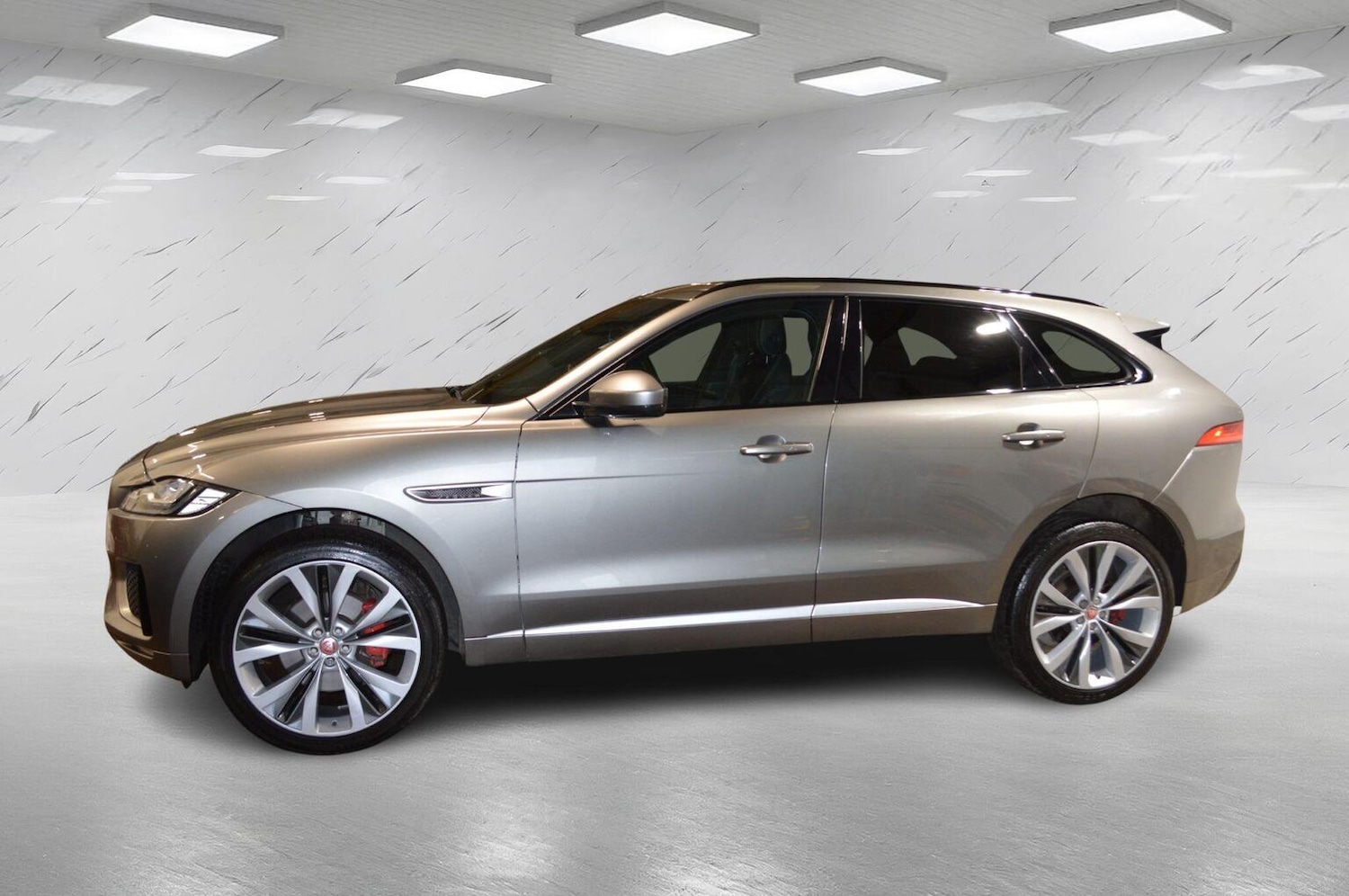 Used Jaguar F-Pace 2017 for sale - 76712360: Photo 5