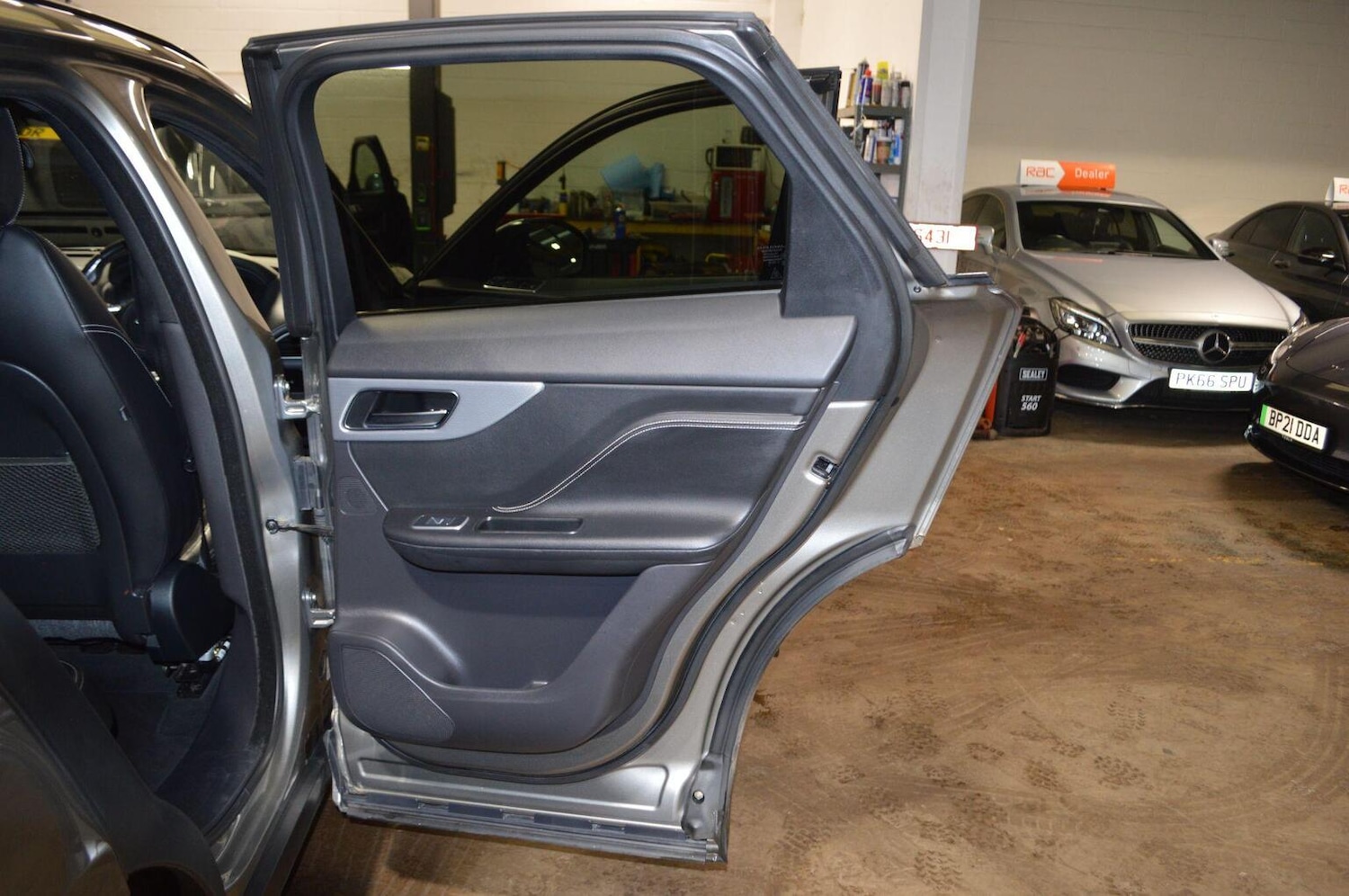 Used Jaguar F-Pace 2017 for sale - 76712360: Photo 56