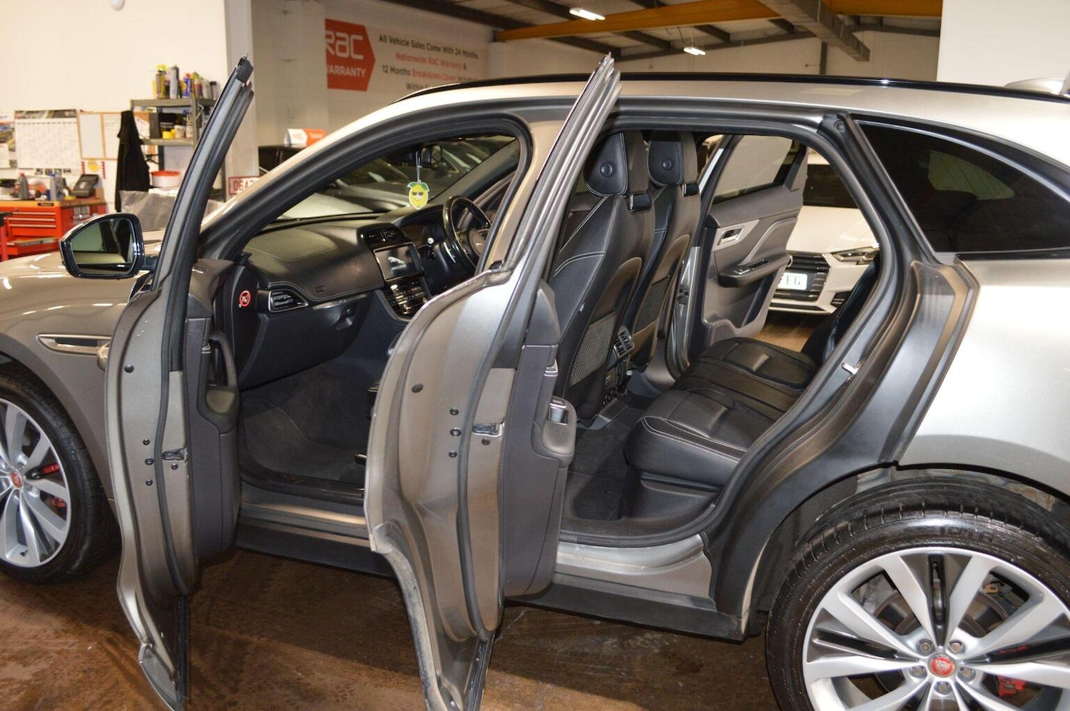 Used Jaguar F-Pace 2017 for sale - 76712360: Photo 62