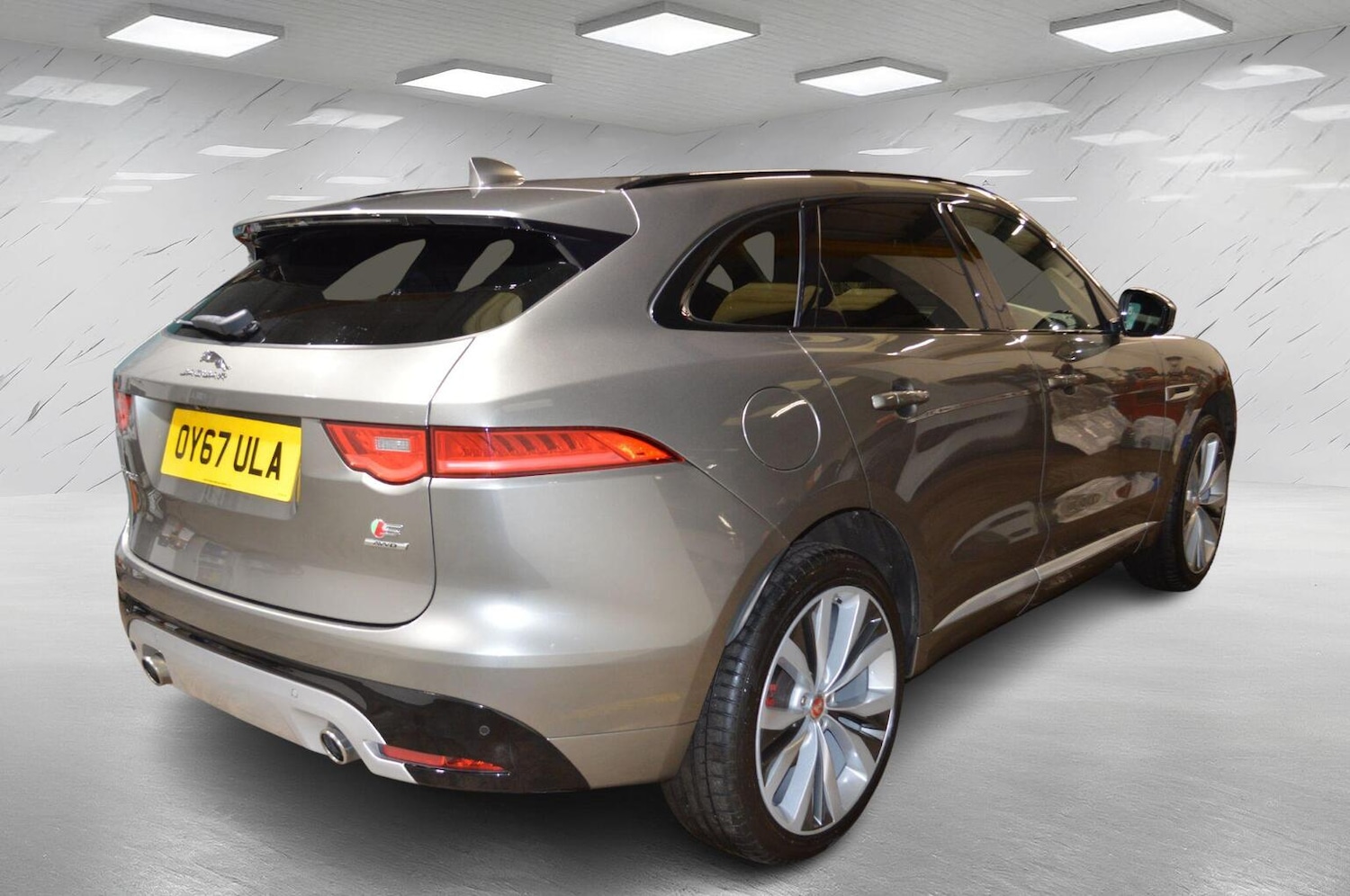Used Jaguar F-Pace 2017 for sale - 76712360: Photo 8