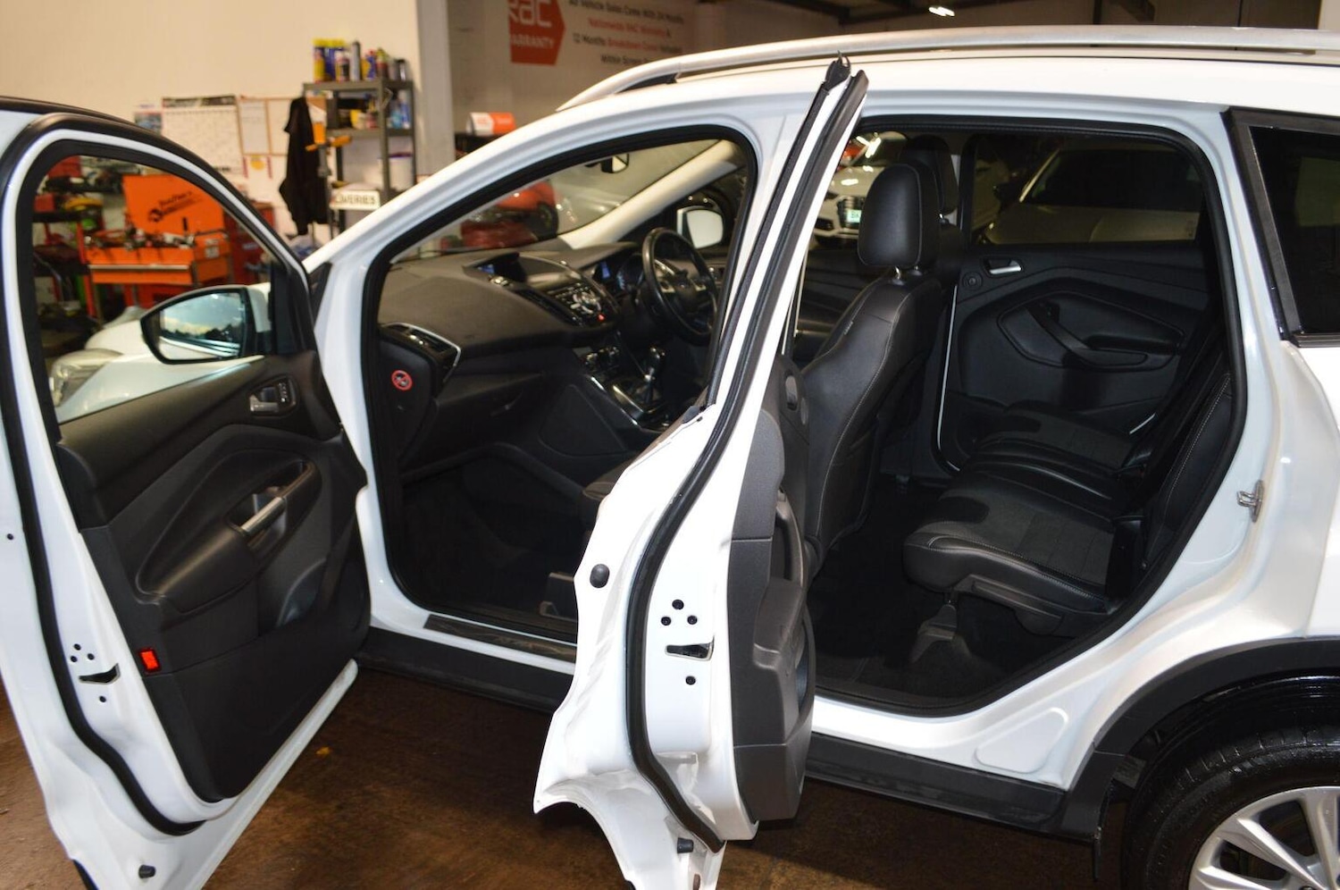 Used Ford Kuga 2015 for sale - 76884858: Photo 28