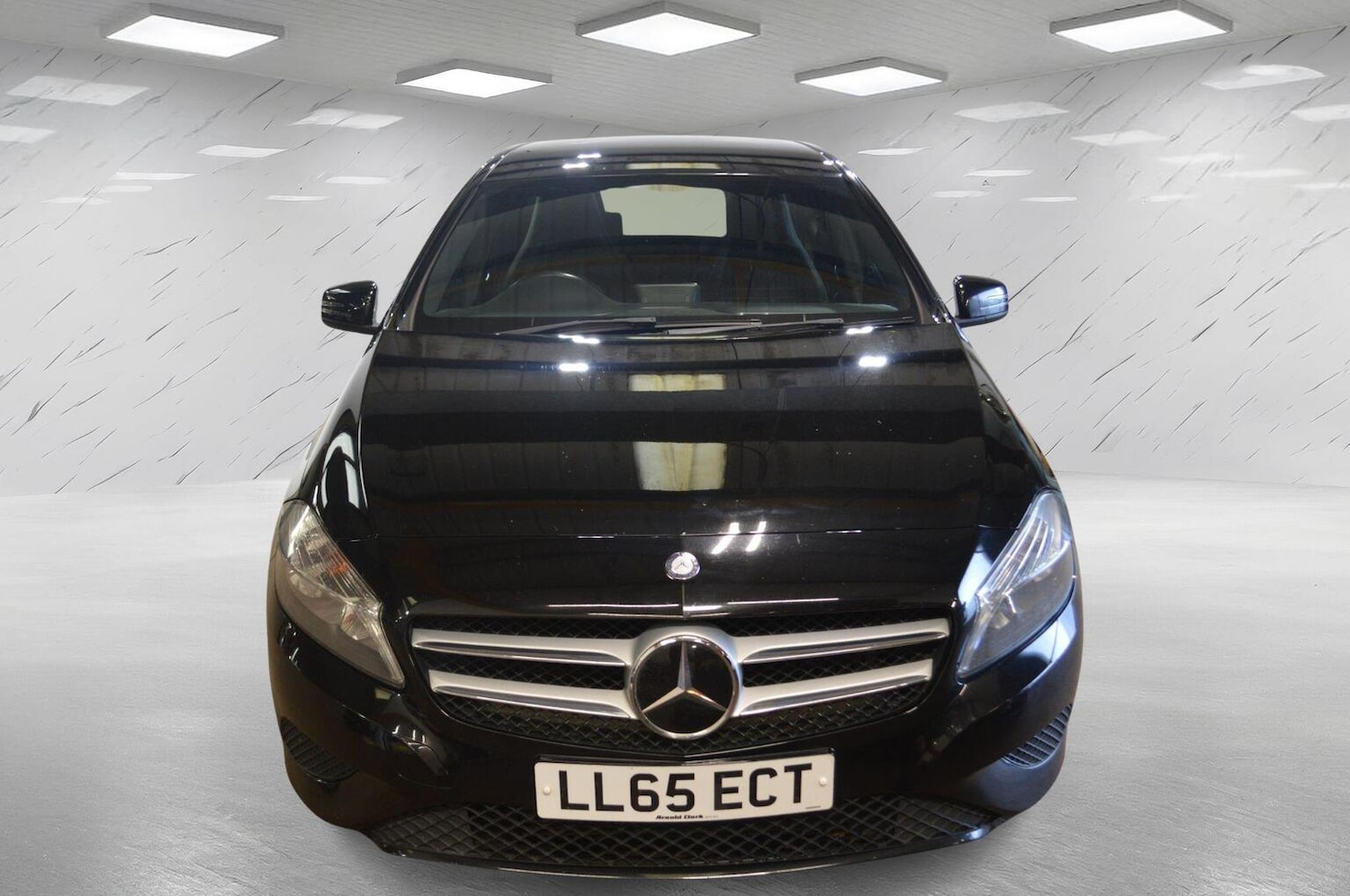 Used Mercedes-Benz A-Class 2015 for sale - 76358235: Photo 2