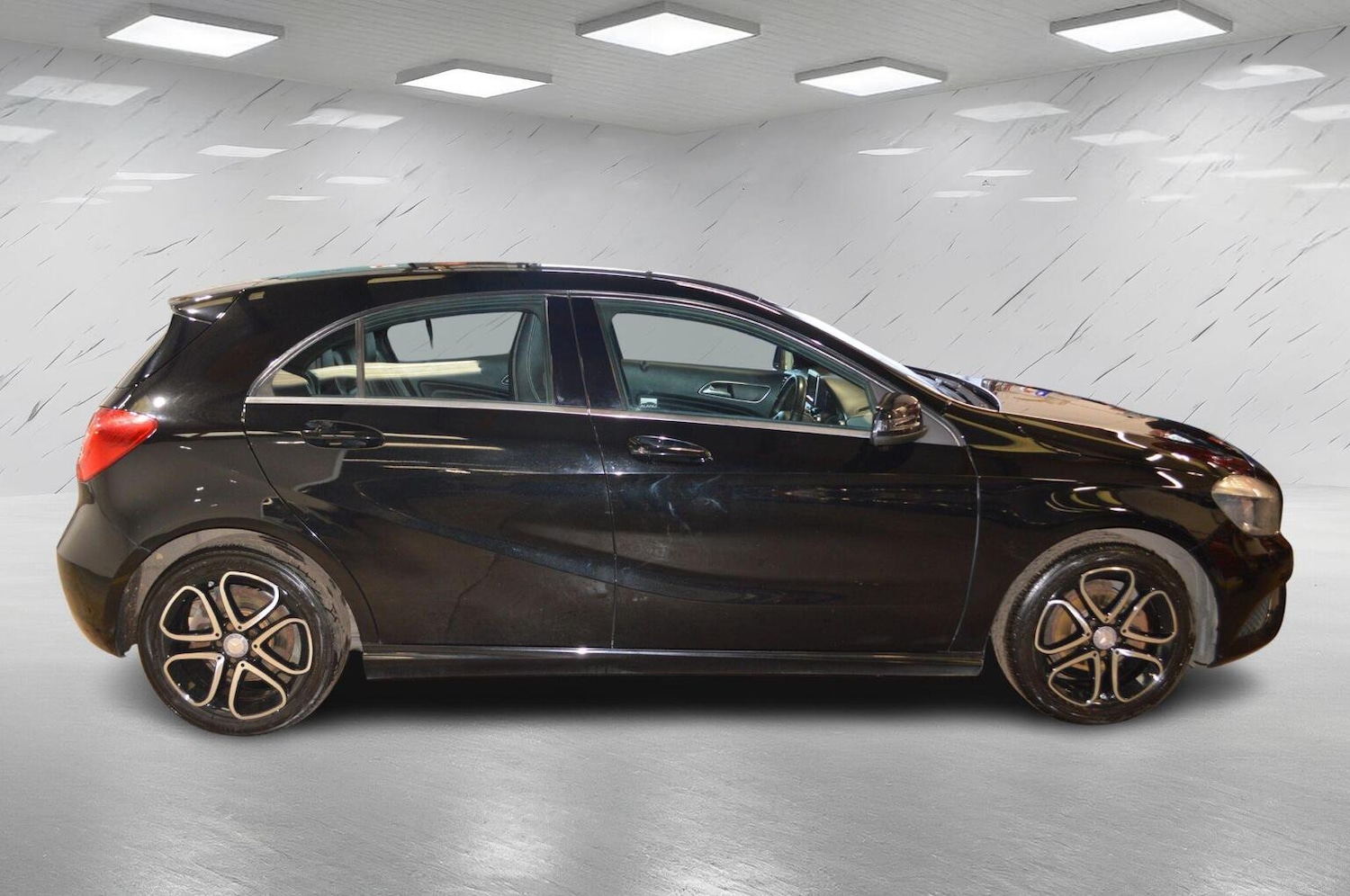 Used Mercedes-Benz A-Class 2015 for sale - 76358235: Photo 5