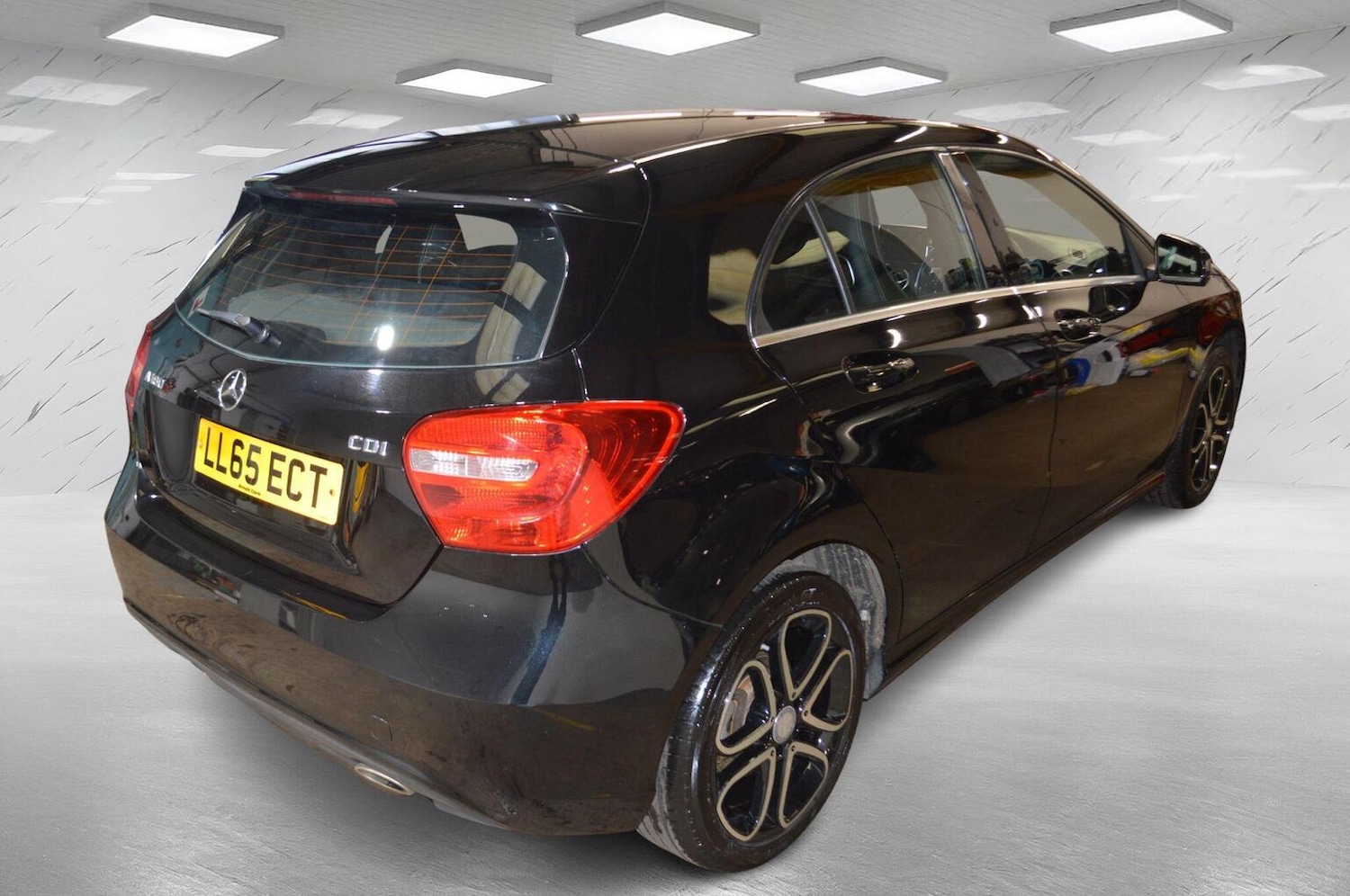 Used Mercedes-Benz A-Class 2015 for sale - 76358235: Photo 6