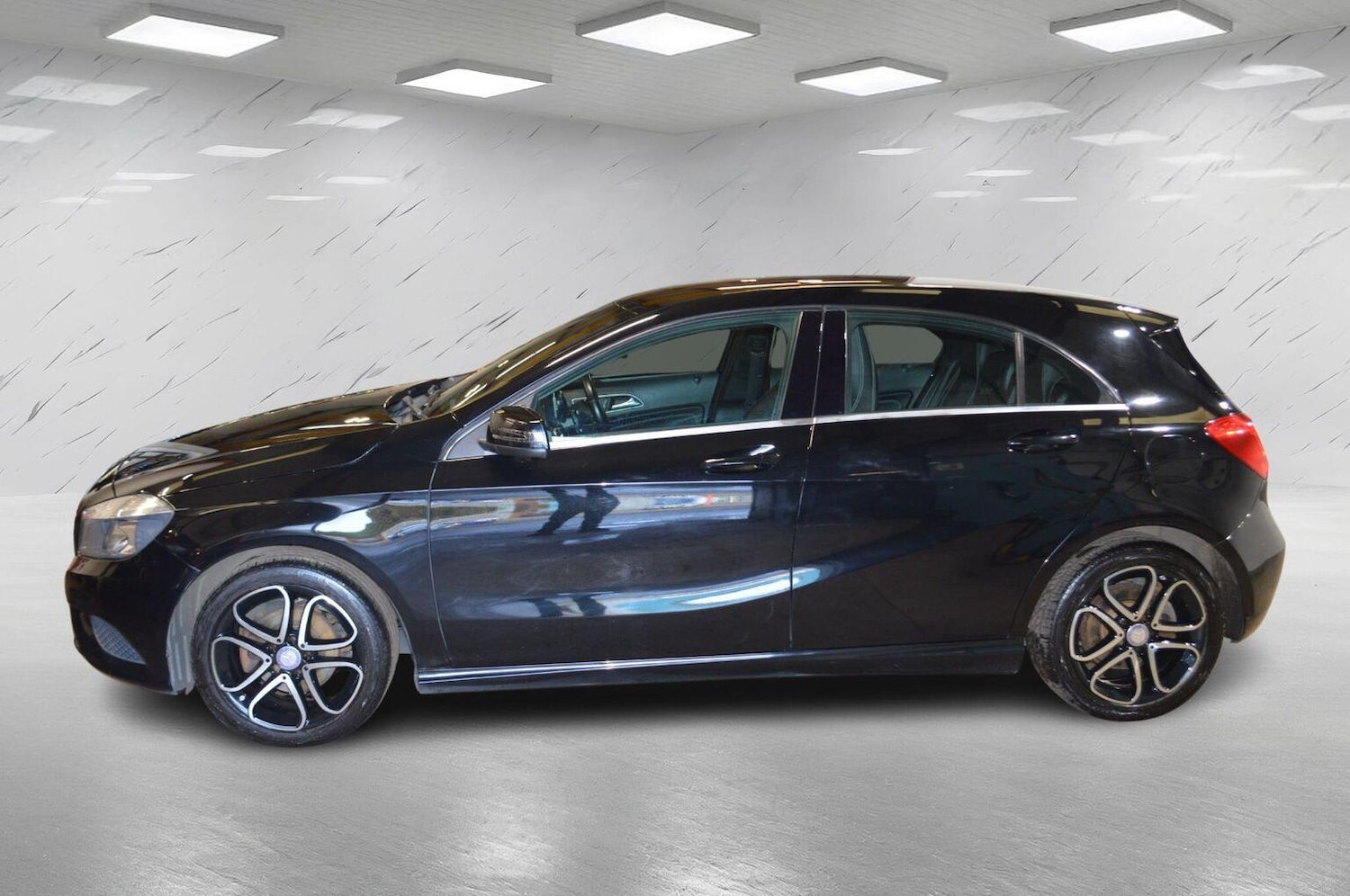 Used Mercedes-Benz A-Class 2015 for sale - 76358235: Photo 9