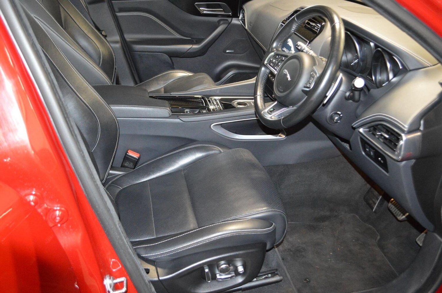 Used Jaguar F-Pace 2020 for sale - 77342680: Photo 12