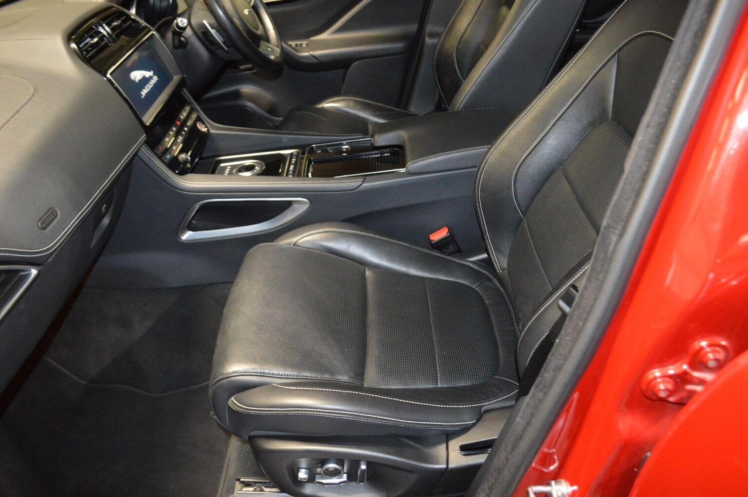 Used Jaguar F-Pace 2020 for sale - 77342680: Photo 13