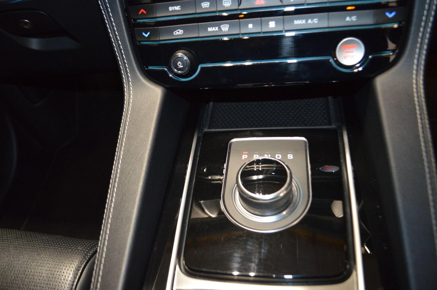 Used Jaguar F-Pace 2020 for sale - 77342680: Photo 42