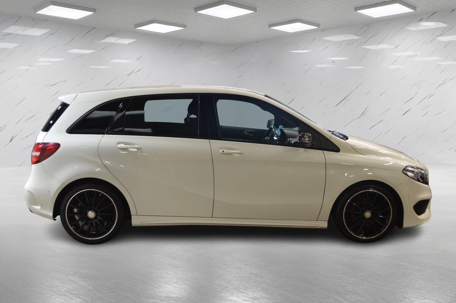 Used Mercedes-Benz B Class 2017 for sale - 76281332: Photo 9