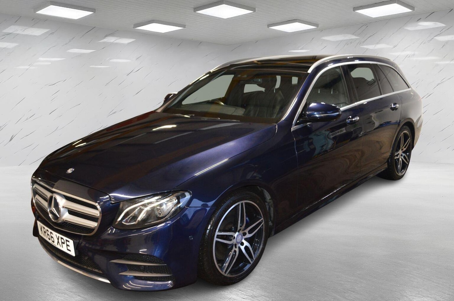 Used Mercedes-Benz E Class 2016 for sale - 76471134: Photo 3